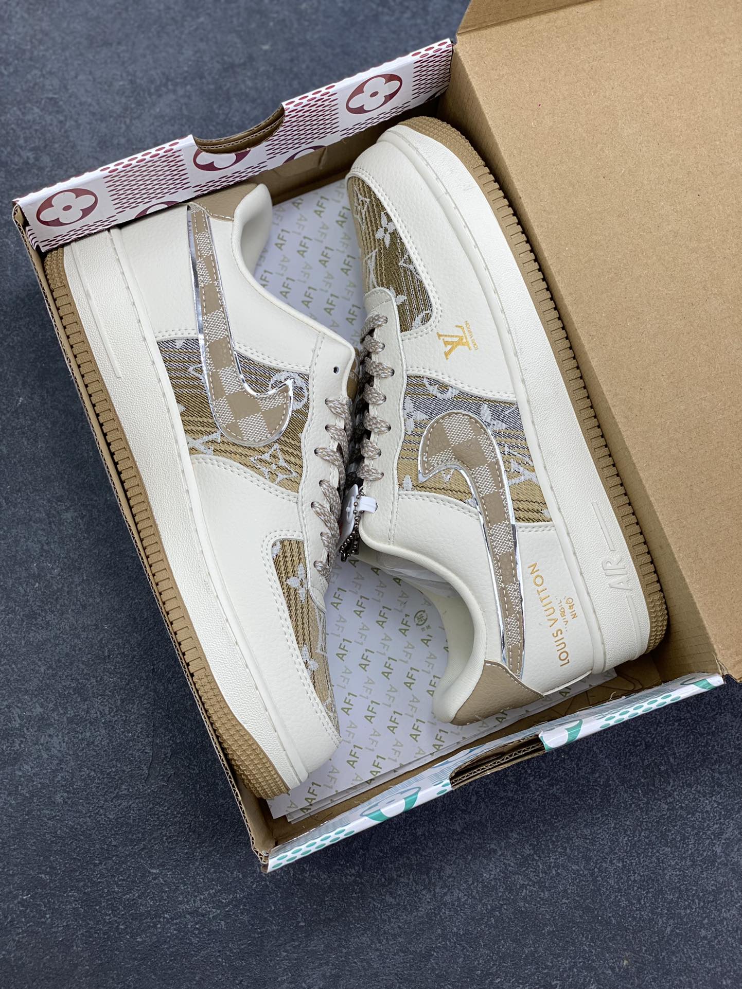 图片[9]-高端定制Nike Air Force 1 \’07 Low “路易威登LV联名— 米白黄帆布印花” 高端定制 低帮休闲板鞋 定制鞋盒 大厂纯原品质出货 超高清洁度 皮料切割干净无任何毛边 细节完美 货号：XL1979-107 尺码：36 36.5 37.5 38 38.5 39 40 40.5 41 42 42.5 43 44 44.5 45-选品中心