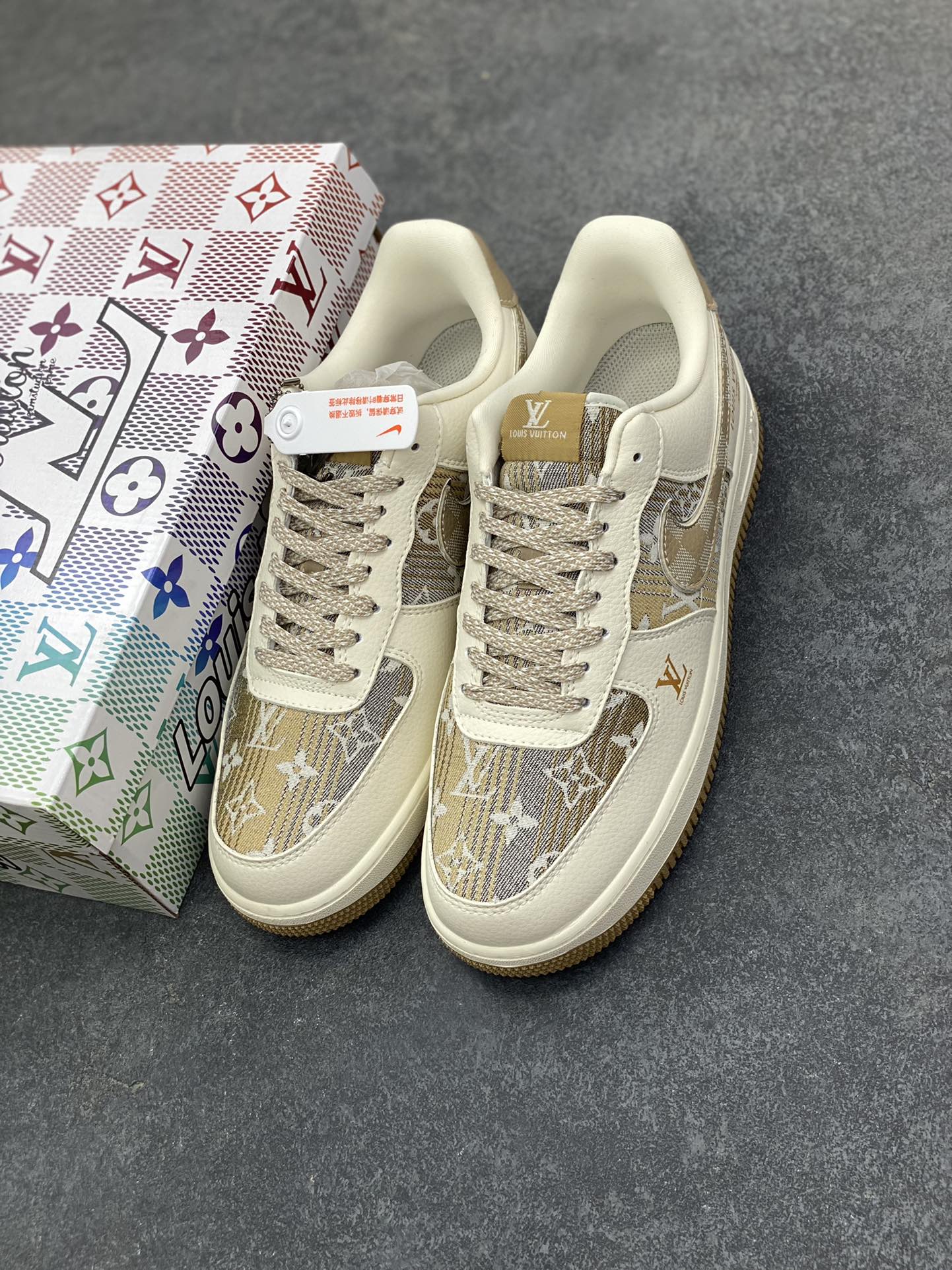 图片[8]-高端定制Nike Air Force 1 \’07 Low “路易威登LV联名— 米白黄帆布印花” 高端定制 低帮休闲板鞋 定制鞋盒 大厂纯原品质出货 超高清洁度 皮料切割干净无任何毛边 细节完美 货号：XL1979-107 尺码：36 36.5 37.5 38 38.5 39 40 40.5 41 42 42.5 43 44 44.5 45-选品中心