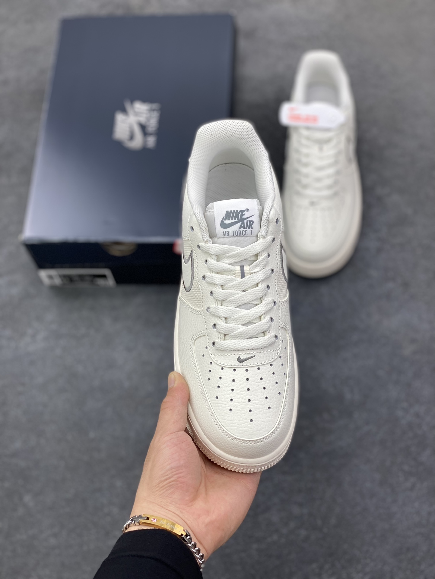 图片[2]-Air Force 1 Nike Low 米色 原楦头原纸板 打造纯正空军版型 专注外贸渠道 全掌内置蜂窝气垫 #原盒配件 原厂中底钢印、拉帮完美 货号：IB7677-101 尺码：36 36.5 37.5 38 38.5 39 40 40.5 41 42 42.5 43 44 44.5 45-选品中心