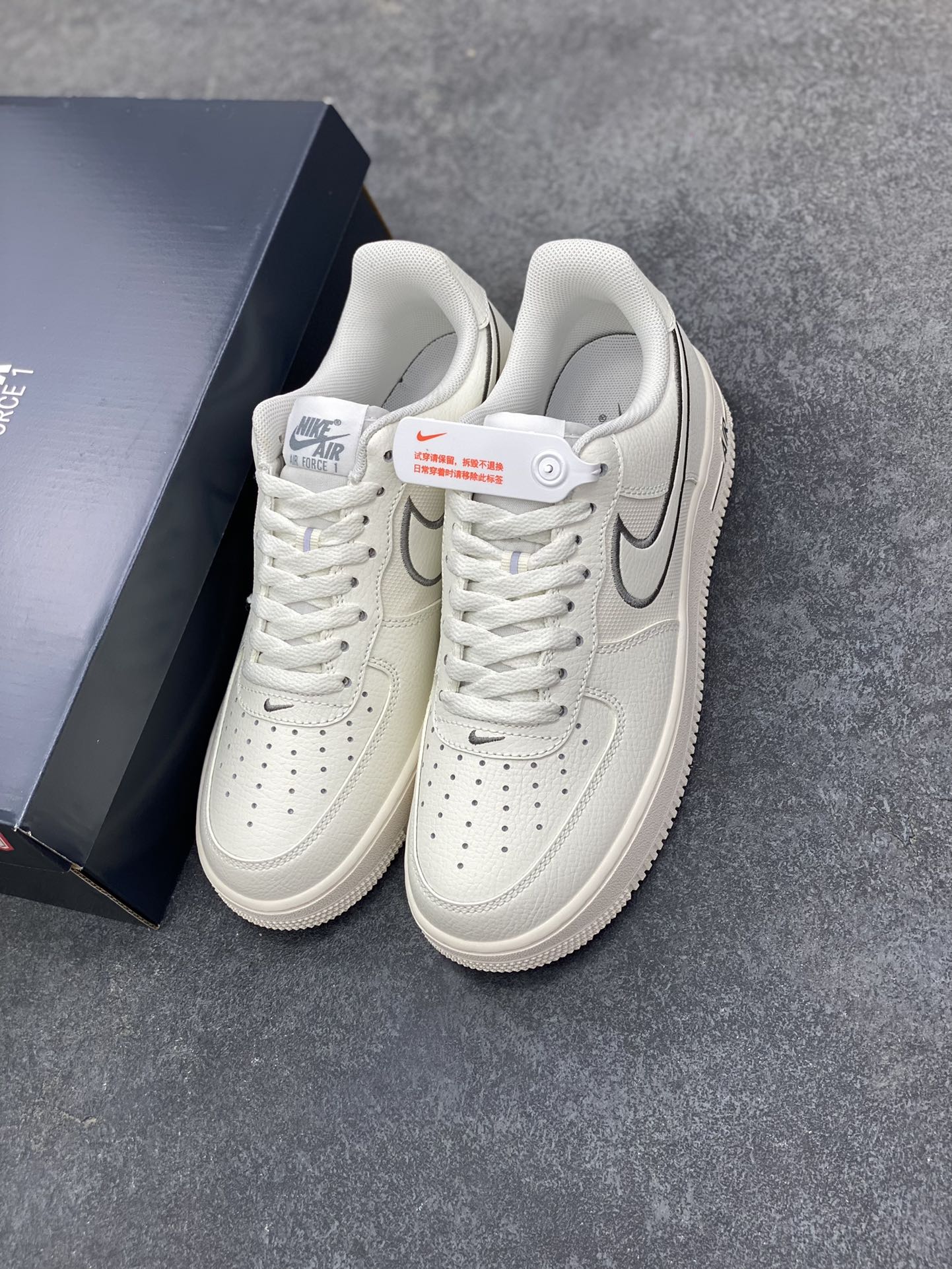 图片[8]-Air Force 1 Nike Low 米色 原楦头原纸板 打造纯正空军版型 专注外贸渠道 全掌内置蜂窝气垫 #原盒配件 原厂中底钢印、拉帮完美 货号：IB7677-101 尺码：36 36.5 37.5 38 38.5 39 40 40.5 41 42 42.5 43 44 44.5 45-选品中心