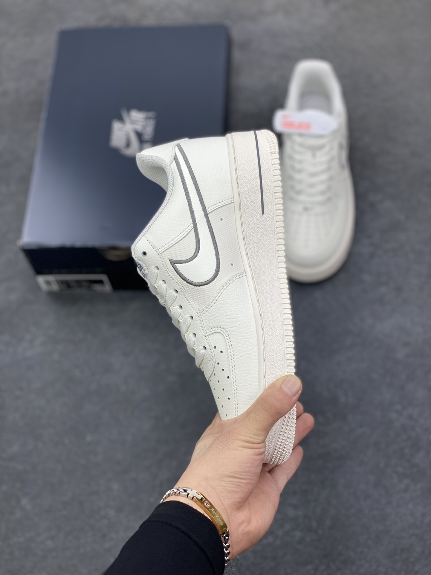 图片[3]-Air Force 1 Nike Low 米色 原楦头原纸板 打造纯正空军版型 专注外贸渠道 全掌内置蜂窝气垫 #原盒配件 原厂中底钢印、拉帮完美 货号：IB7677-101 尺码：36 36.5 37.5 38 38.5 39 40 40.5 41 42 42.5 43 44 44.5 45-选品中心