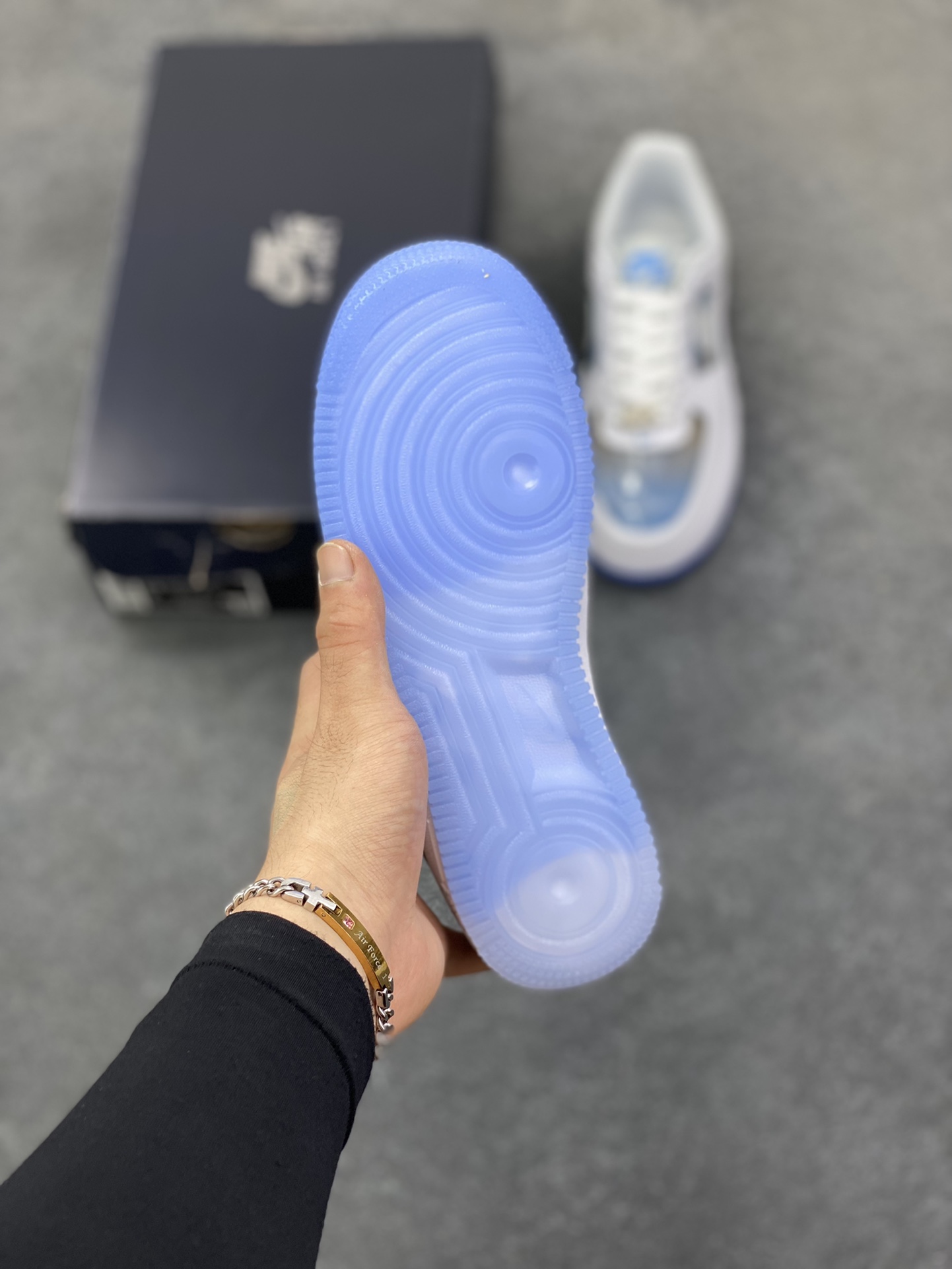 图片[5]-NK Air Force 1 空军一号 透明白蓝 原楦头原纸板 打造纯正空军版型#专注外贸渠道 全掌内置蜂窝气垫 #原盒配件 原厂中底钢印、拉帮完美 货号：IB5724-100 尺码：36 36.5 37.5 38 38.5 39 40 40.5 41 42 42.5 43 44 44.5 45-选品中心