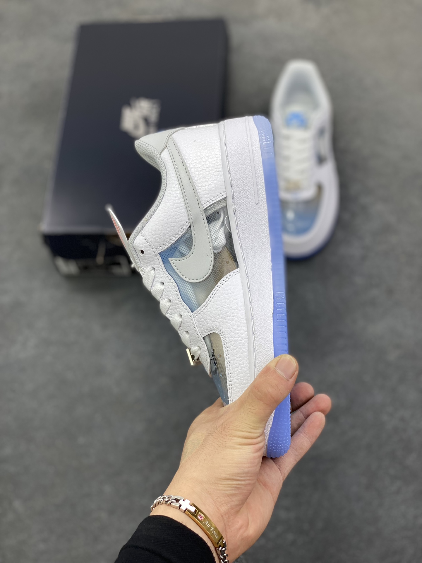 图片[3]-NK Air Force 1 空军一号 透明白蓝 原楦头原纸板 打造纯正空军版型#专注外贸渠道 全掌内置蜂窝气垫 #原盒配件 原厂中底钢印、拉帮完美 货号：IB5724-100 尺码：36 36.5 37.5 38 38.5 39 40 40.5 41 42 42.5 43 44 44.5 45-选品中心