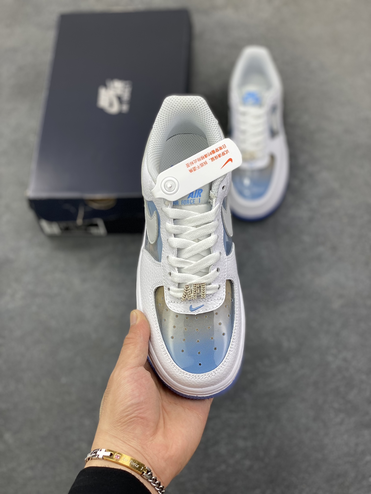 图片[2]-NK Air Force 1 空军一号 透明白蓝 原楦头原纸板 打造纯正空军版型#专注外贸渠道 全掌内置蜂窝气垫 #原盒配件 原厂中底钢印、拉帮完美 货号：IB5724-100 尺码：36 36.5 37.5 38 38.5 39 40 40.5 41 42 42.5 43 44 44.5 45-选品中心