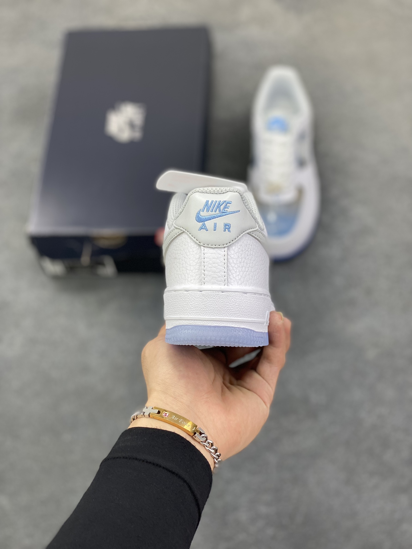 图片[4]-NK Air Force 1 空军一号 透明白蓝 原楦头原纸板 打造纯正空军版型#专注外贸渠道 全掌内置蜂窝气垫 #原盒配件 原厂中底钢印、拉帮完美 货号：IB5724-100 尺码：36 36.5 37.5 38 38.5 39 40 40.5 41 42 42.5 43 44 44.5 45-选品中心