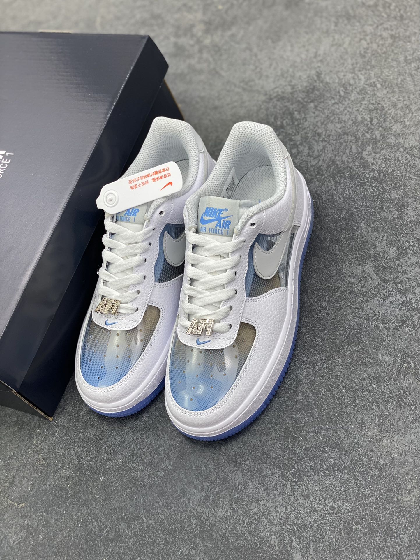 图片[8]-NK Air Force 1 空军一号 透明白蓝 原楦头原纸板 打造纯正空军版型#专注外贸渠道 全掌内置蜂窝气垫 #原盒配件 原厂中底钢印、拉帮完美 货号：IB5724-100 尺码：36 36.5 37.5 38 38.5 39 40 40.5 41 42 42.5 43 44 44.5 45-选品中心