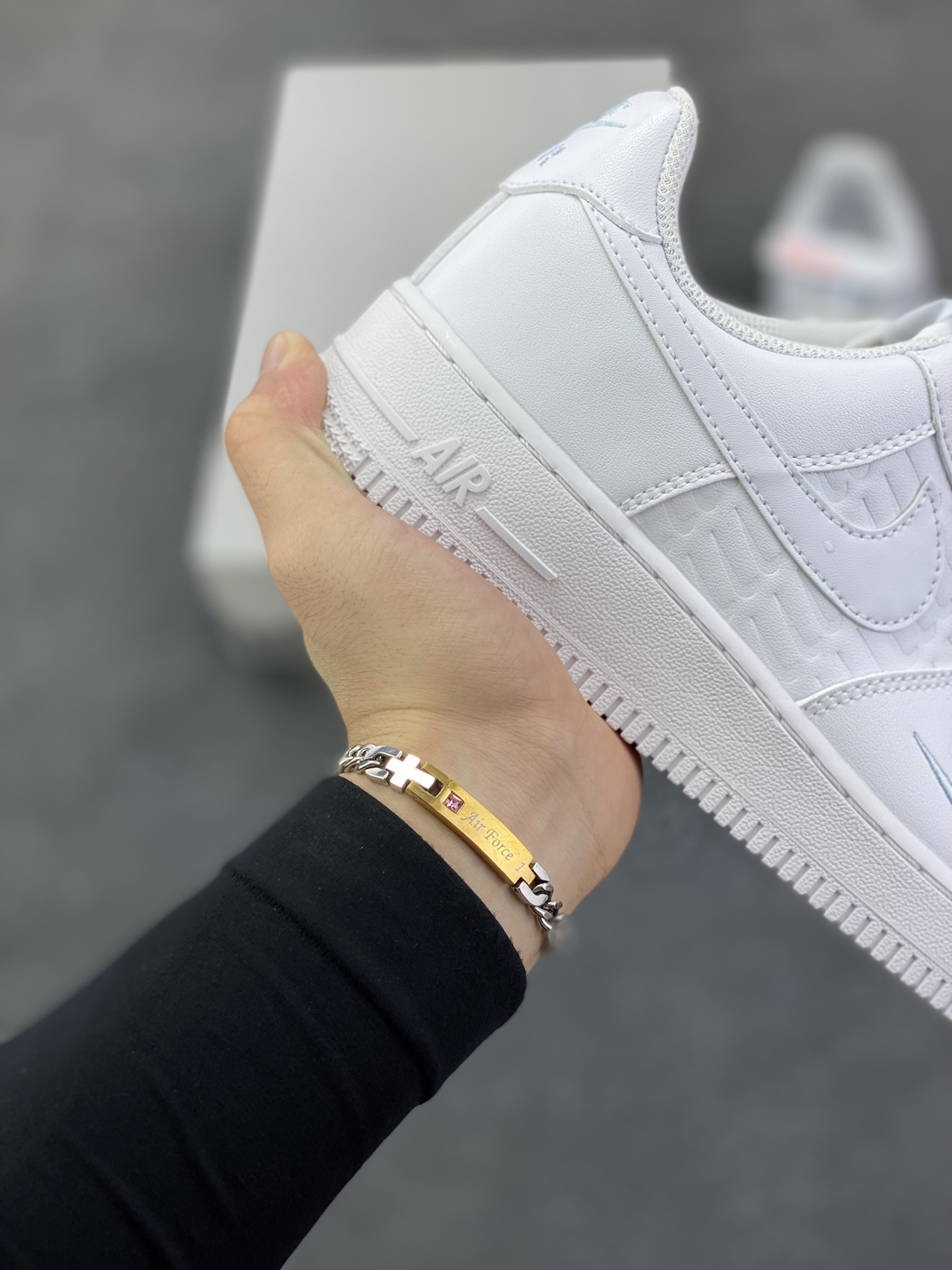 图片[6]-NK Air Force 1 空军一号 压印浮雕小勾 原楦头原纸板 打造纯正空军版型#专注外贸渠道 全掌内置蜂窝气垫 #原盒配件 原厂中底钢印、拉帮完美 货号：IH4475-100 尺码：36 36.5 37.5 38 38.5 39 40 40.5 41 42 42.5 43 44 44.5 45\”},\”album\”：{\”ewmpReviewedAlert\”：false,\”icon\”：\”https：//xcimg.szwego.com/20230605/a1685960761531_2661.jpg-选品中心