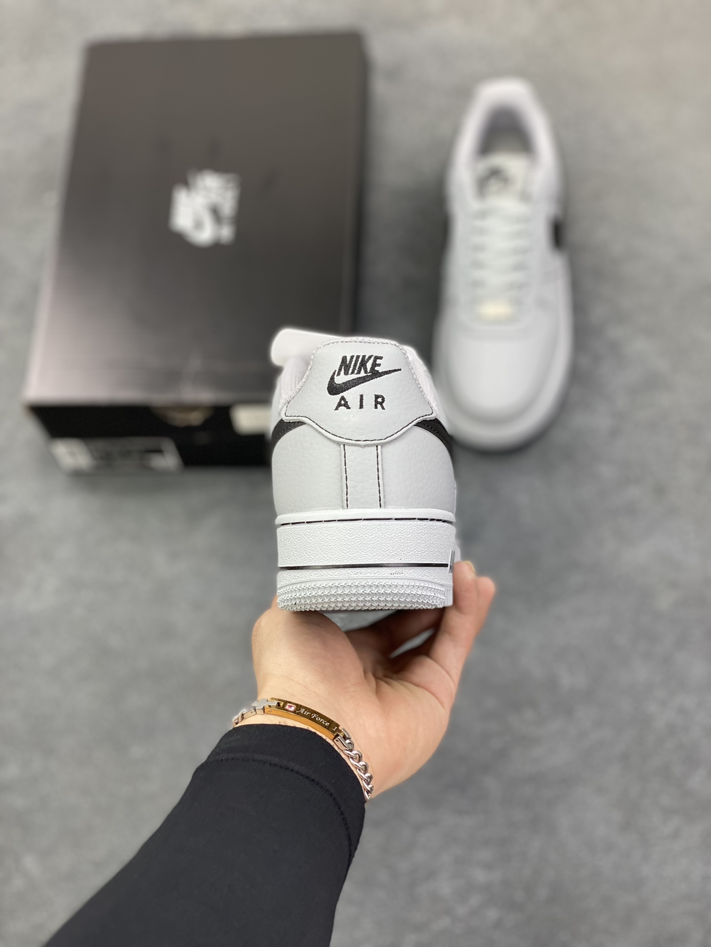 图片[4]-Nike Air Force 1 Low 灰线 原楦头原纸板 打造纯正空军版型 专注外贸渠道 全掌内置蜂窝气垫 原盒配件 原厂中底钢印、拉帮完美 货号：HQ2037-004 尺码：39 40 40.5 41 42 42.5 43 44 44.5 45-选品中心