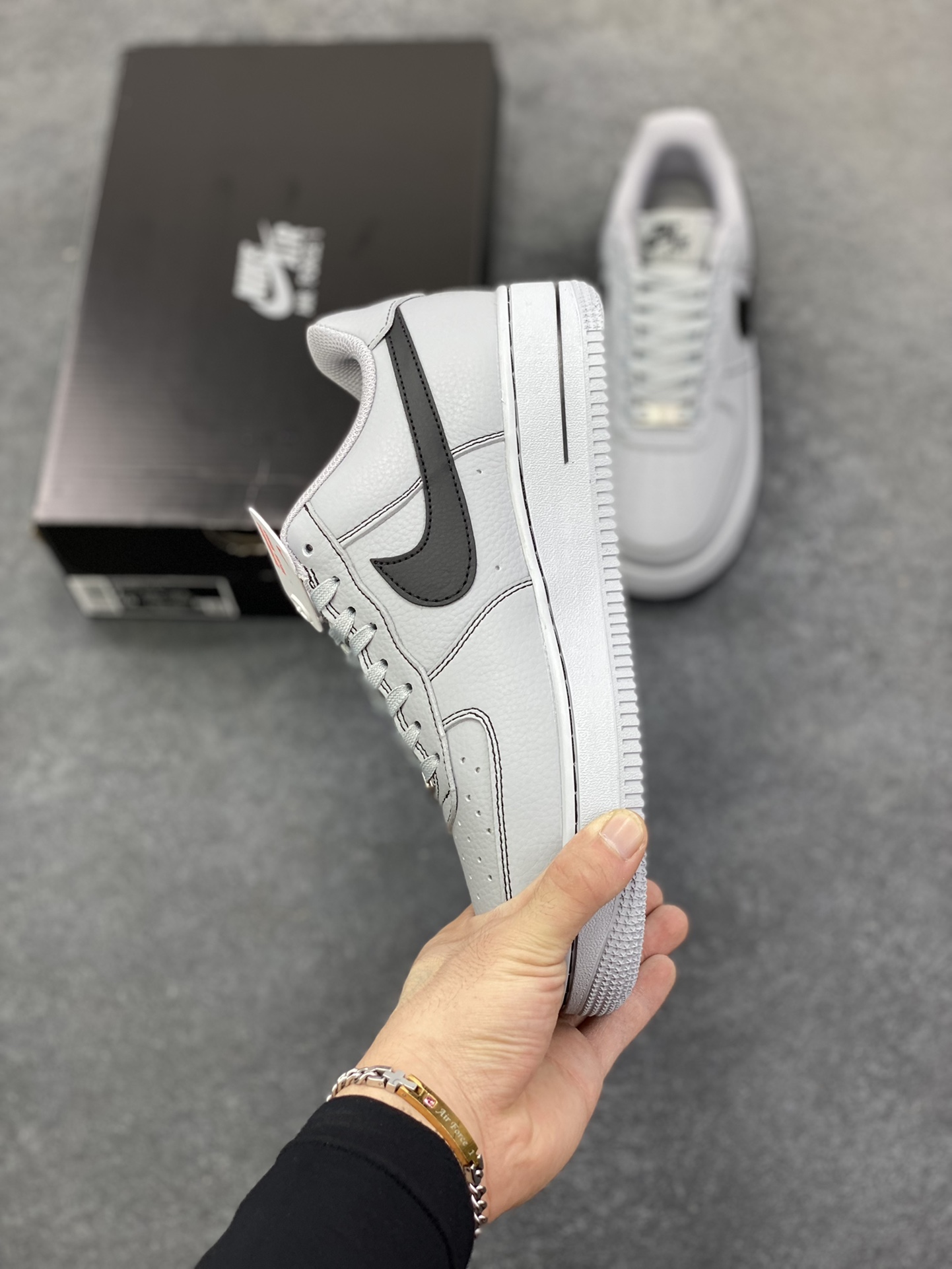 图片[3]-Nike Air Force 1 Low 灰线 原楦头原纸板 打造纯正空军版型 专注外贸渠道 全掌内置蜂窝气垫 原盒配件 原厂中底钢印、拉帮完美 货号：HQ2037-004 尺码：39 40 40.5 41 42 42.5 43 44 44.5 45-选品中心