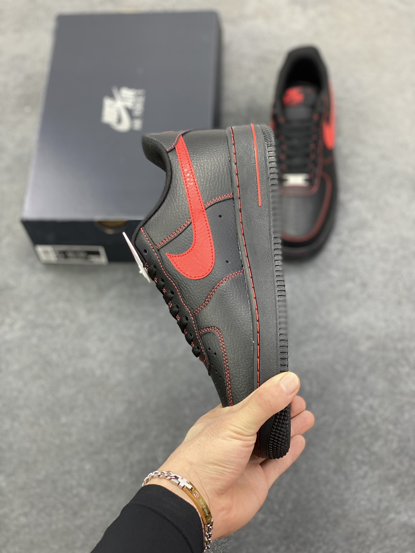 图片[3]-Nike Air Force 1 Low 黑红线 原楦头原纸板 打造纯正空军版型 专注外贸渠道 全掌内置蜂窝气垫 原盒配件 原厂中底钢印、拉帮完美 货号：HQ2037-005 尺码：36 36.5 37.5 38 38.5 39 40 40.5 41 42 42.5 43 44 44.5 45-选品中心