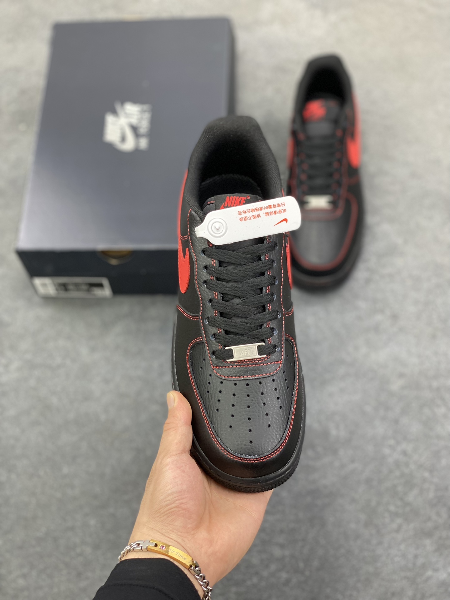 图片[2]-Nike Air Force 1 Low 黑红线 原楦头原纸板 打造纯正空军版型 专注外贸渠道 全掌内置蜂窝气垫 原盒配件 原厂中底钢印、拉帮完美 货号：HQ2037-005 尺码：36 36.5 37.5 38 38.5 39 40 40.5 41 42 42.5 43 44 44.5 45-选品中心
