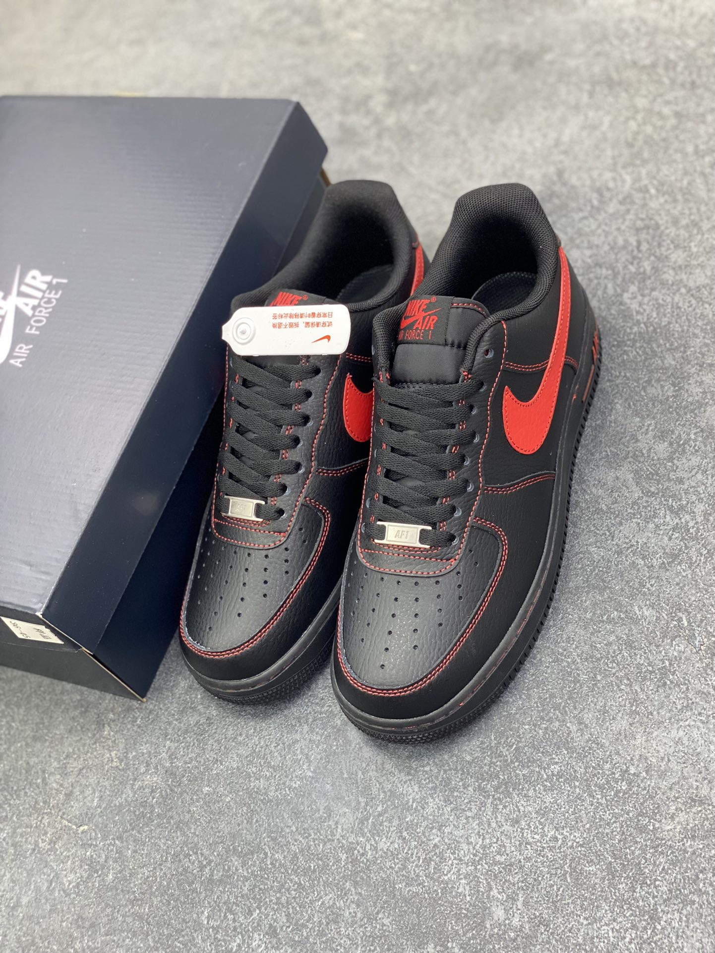图片[8]-Nike Air Force 1 Low 黑红线 原楦头原纸板 打造纯正空军版型 专注外贸渠道 全掌内置蜂窝气垫 原盒配件 原厂中底钢印、拉帮完美 货号：HQ2037-005 尺码：36 36.5 37.5 38 38.5 39 40 40.5 41 42 42.5 43 44 44.5 45-选品中心