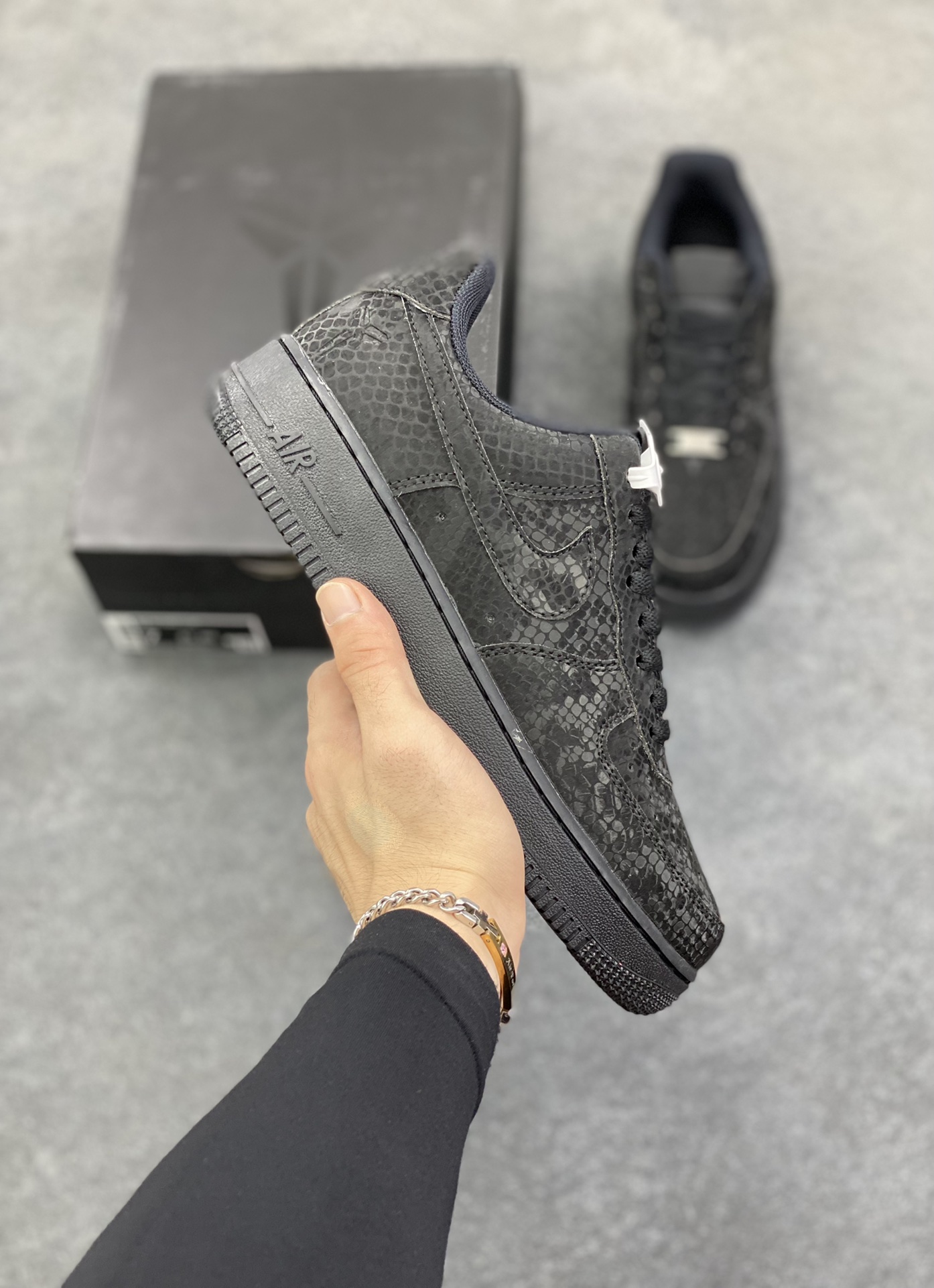 Nike Air Force 1 Low “Kobe Bryant”黑蛇纹科比限定 空军一号低帮休闲板鞋 原楦头原纸板 打造纯正空军版型#专注外贸渠道 全掌内置蜂窝气垫 #原盒配件 原厂中底钢印、拉帮完美 货号：IB0018-101 尺码：36 36.5 37.5 38 38.5 39 40 40.5 41 42 42.5 43 44 44.5 45-选品中心