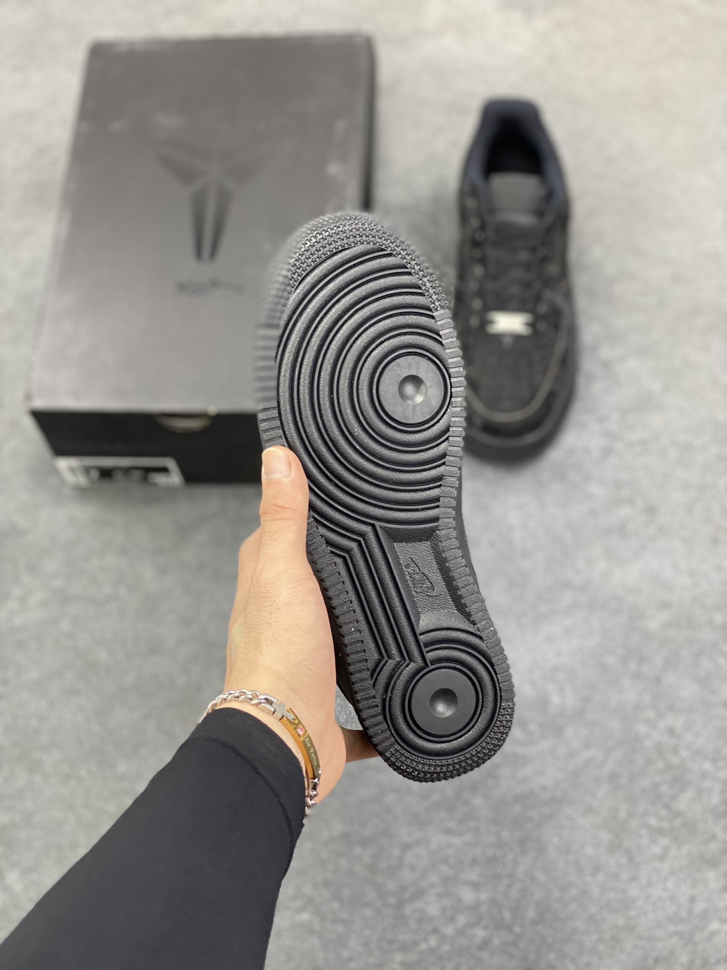 图片[5]-Nike Air Force 1 Low “Kobe Bryant”黑蛇纹科比限定 空军一号低帮休闲板鞋 原楦头原纸板 打造纯正空军版型#专注外贸渠道 全掌内置蜂窝气垫 #原盒配件 原厂中底钢印、拉帮完美 货号：IB0018-101 尺码：36 36.5 37.5 38 38.5 39 40 40.5 41 42 42.5 43 44 44.5 45-选品中心