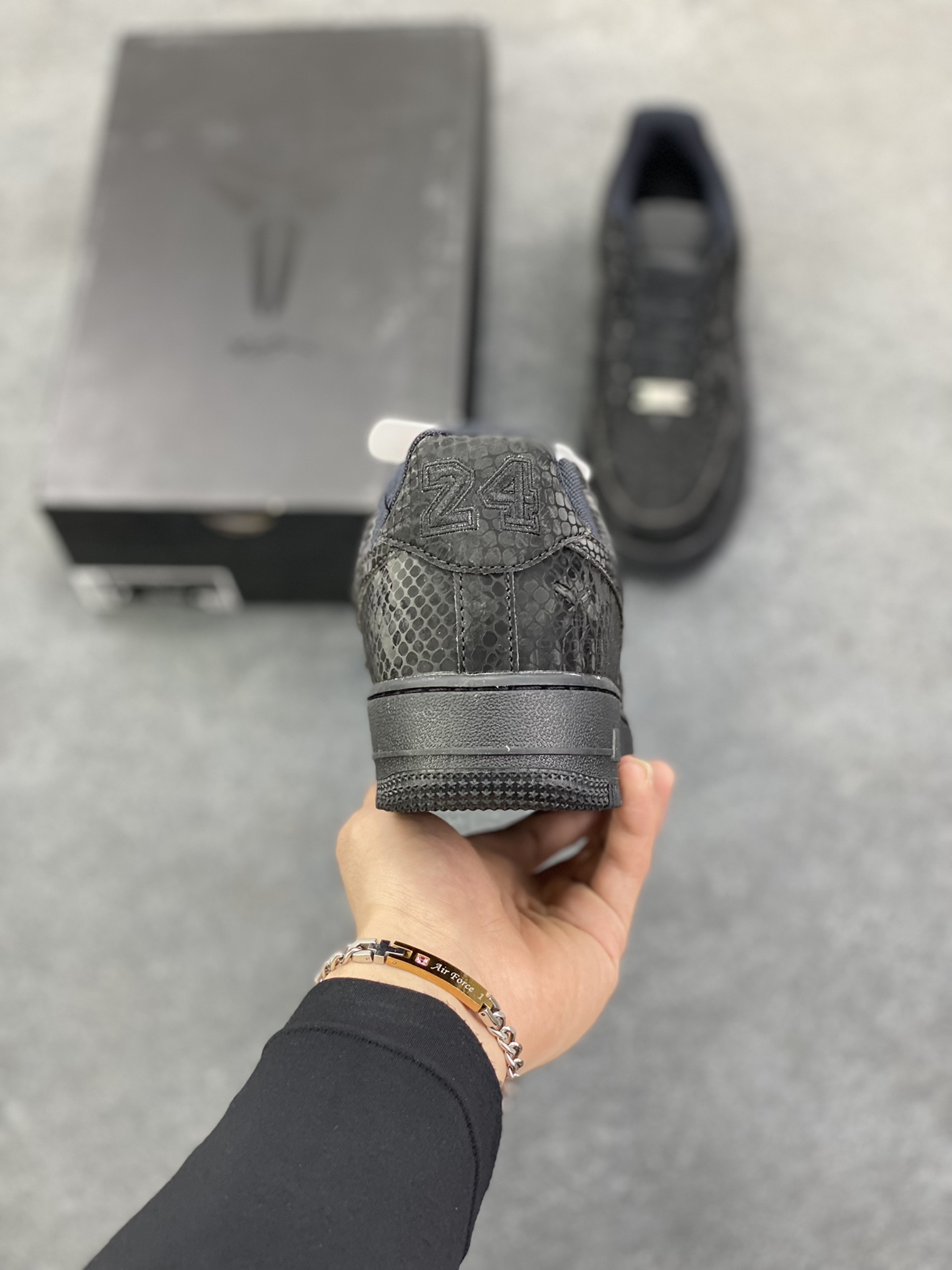 图片[4]-Nike Air Force 1 Low “Kobe Bryant”黑蛇纹科比限定 空军一号低帮休闲板鞋 原楦头原纸板 打造纯正空军版型#专注外贸渠道 全掌内置蜂窝气垫 #原盒配件 原厂中底钢印、拉帮完美 货号：IB0018-101 尺码：36 36.5 37.5 38 38.5 39 40 40.5 41 42 42.5 43 44 44.5 45-选品中心