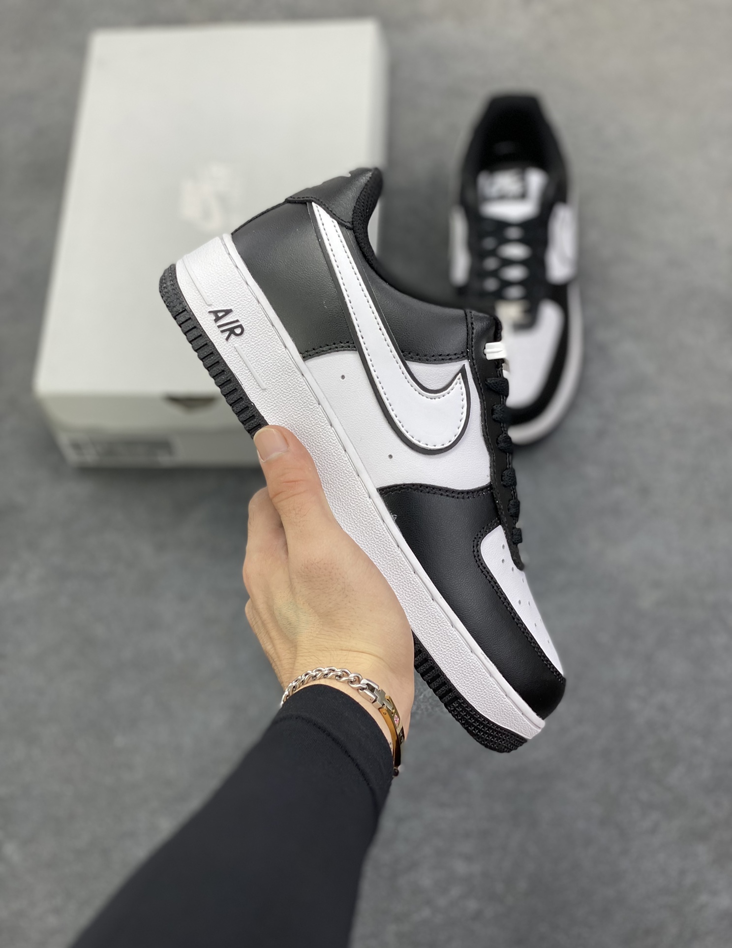 福利特价 Air Force 1 Nike Low 二代白黑熊猫 原楦头原纸板 打造纯正空军版型 专注外贸渠道 全掌内置蜂窝气垫 #原盒配件 原厂中底钢印、拉帮完美 货号：DV0788-001 尺码：36 36.5 37.5 38 38.5 39 40 40.5 41 42 42.5 43 44 44.5 45-选品中心