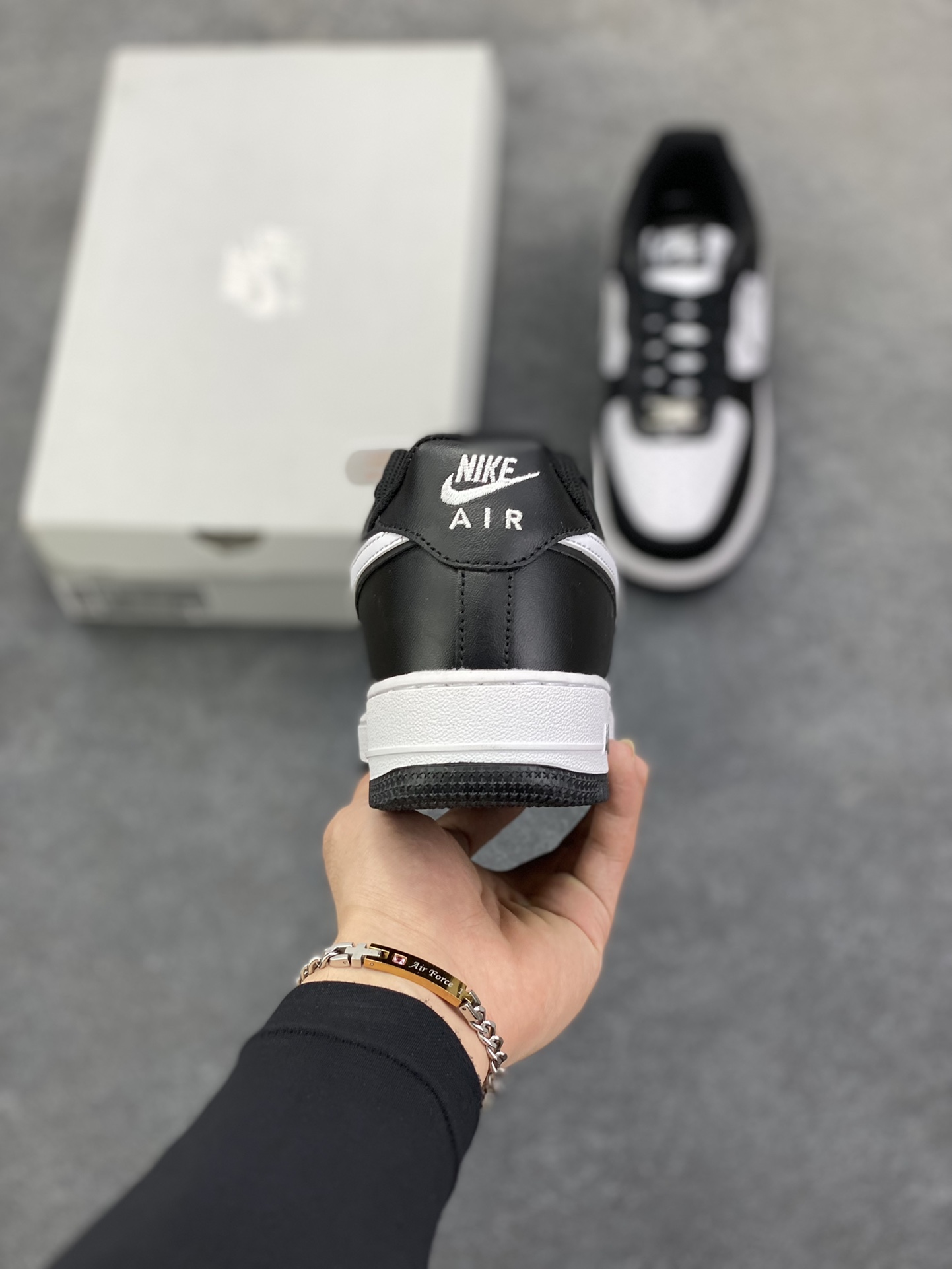 图片[4]-福利特价 Air Force 1 Nike Low 二代白黑熊猫 原楦头原纸板 打造纯正空军版型 专注外贸渠道 全掌内置蜂窝气垫 #原盒配件 原厂中底钢印、拉帮完美 货号：DV0788-001 尺码：36 36.5 37.5 38 38.5 39 40 40.5 41 42 42.5 43 44 44.5 45-选品中心