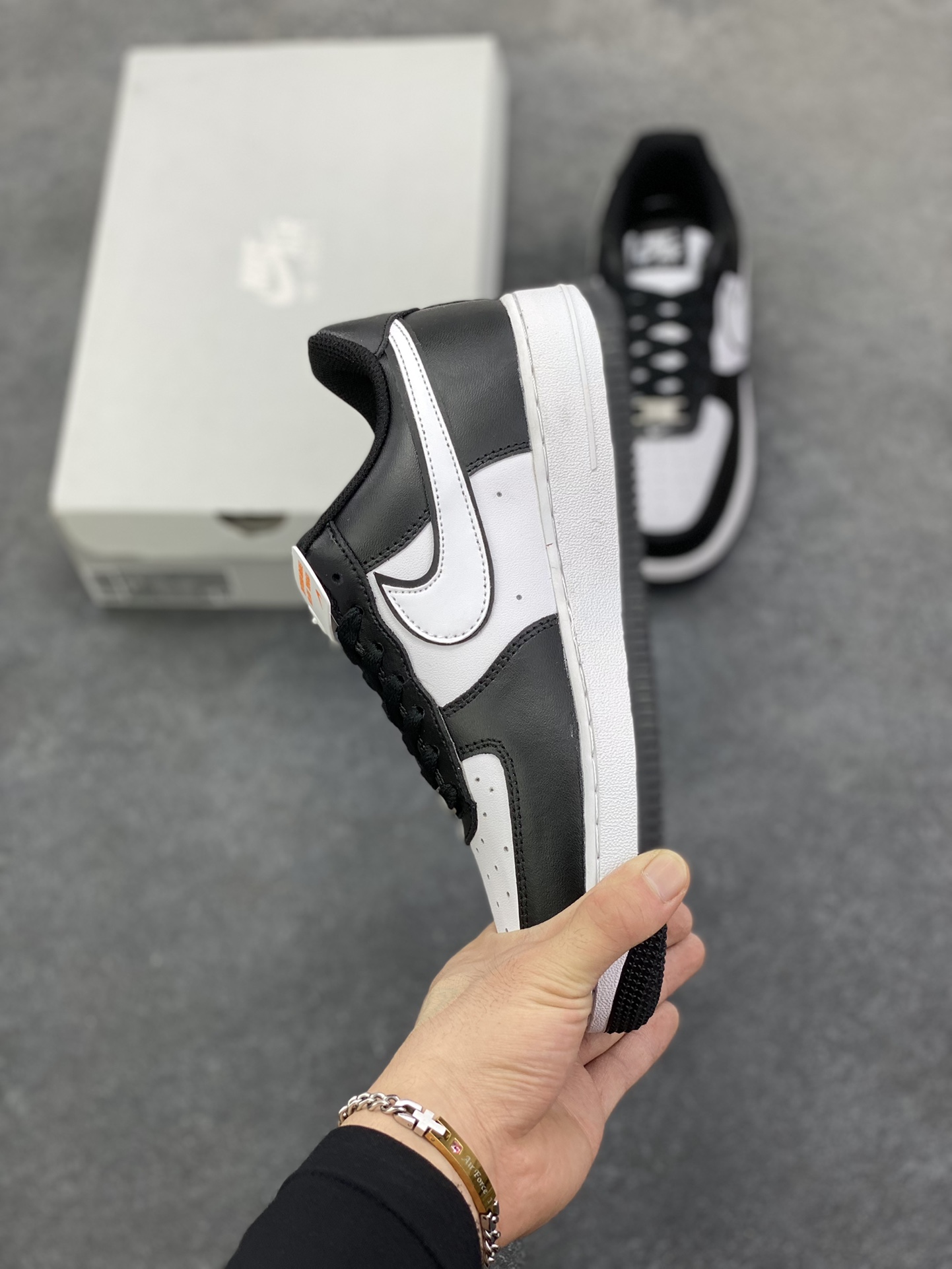 图片[3]-福利特价 Air Force 1 Nike Low 二代白黑熊猫 原楦头原纸板 打造纯正空军版型 专注外贸渠道 全掌内置蜂窝气垫 #原盒配件 原厂中底钢印、拉帮完美 货号：DV0788-001 尺码：36 36.5 37.5 38 38.5 39 40 40.5 41 42 42.5 43 44 44.5 45-选品中心