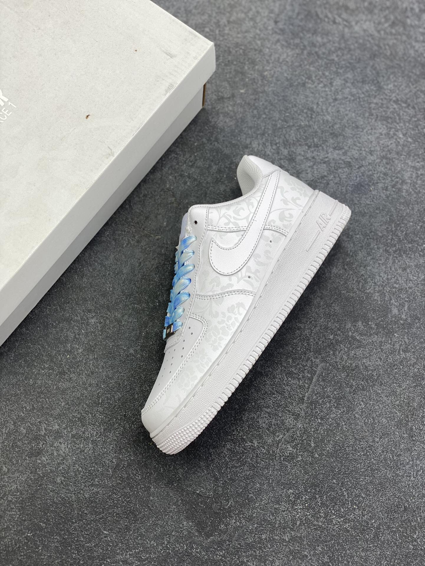 图片[7]-福利特价 Air Force 1 Nike Low 青花瓷 原楦头原纸板 打造纯正空军版型 专注外贸渠道 全掌内置蜂窝气垫 #原盒配件 原厂中底钢印、拉帮完美 货号：CW2288-111 尺码：36 36.5 37.5 38 38.5 39 40 40.5 41 42 42.5 43 44 44.5 45-选品中心