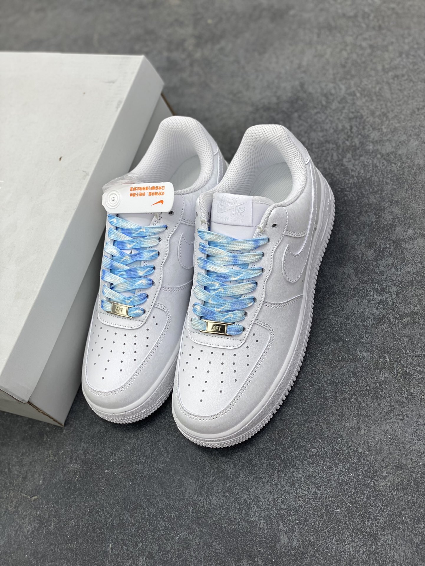 图片[8]-福利特价 Air Force 1 Nike Low 青花瓷 原楦头原纸板 打造纯正空军版型 专注外贸渠道 全掌内置蜂窝气垫 #原盒配件 原厂中底钢印、拉帮完美 货号：CW2288-111 尺码：36 36.5 37.5 38 38.5 39 40 40.5 41 42 42.5 43 44 44.5 45-选品中心