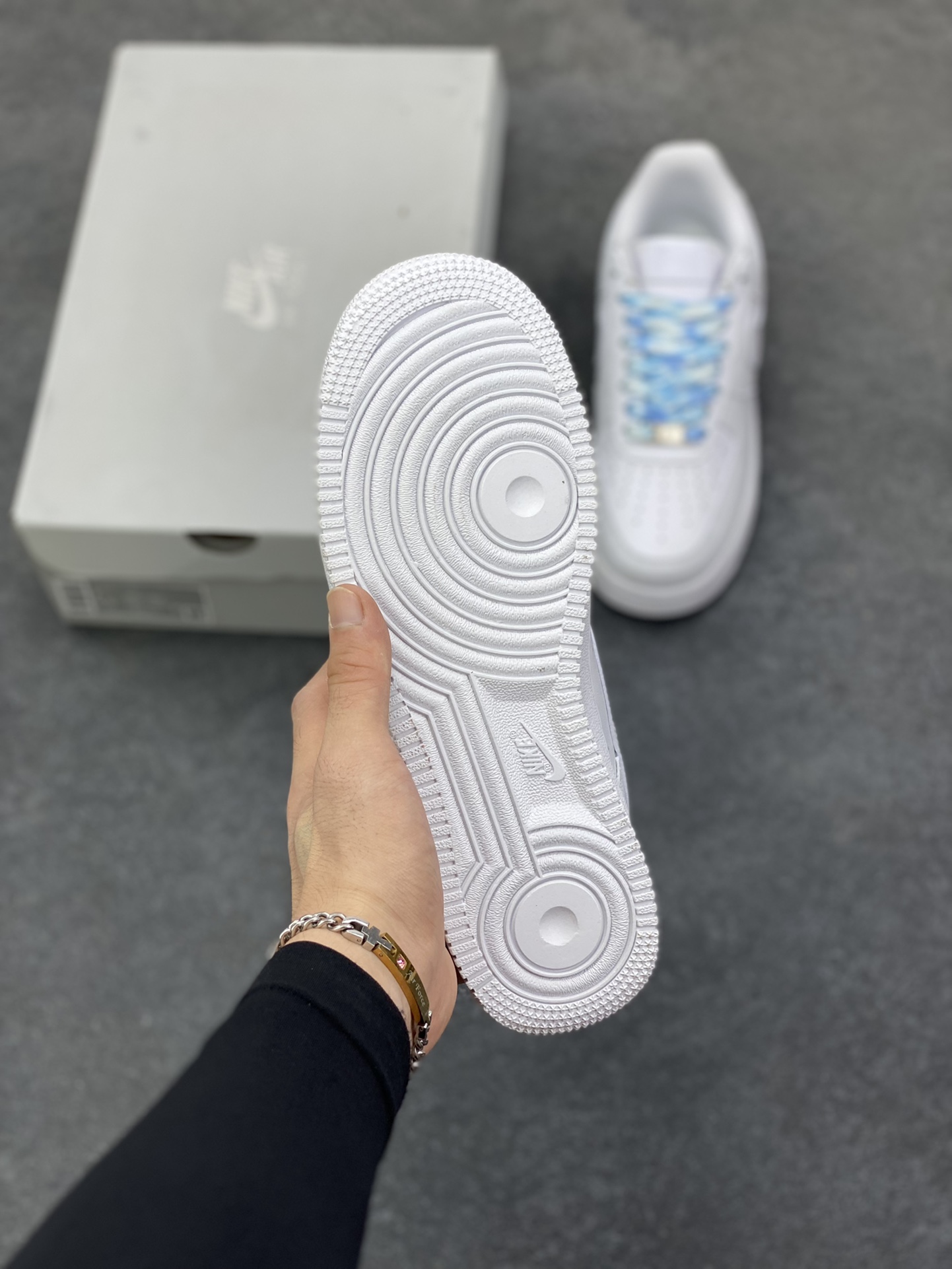 图片[5]-福利特价 Air Force 1 Nike Low 青花瓷 原楦头原纸板 打造纯正空军版型 专注外贸渠道 全掌内置蜂窝气垫 #原盒配件 原厂中底钢印、拉帮完美 货号：CW2288-111 尺码：36 36.5 37.5 38 38.5 39 40 40.5 41 42 42.5 43 44 44.5 45-选品中心