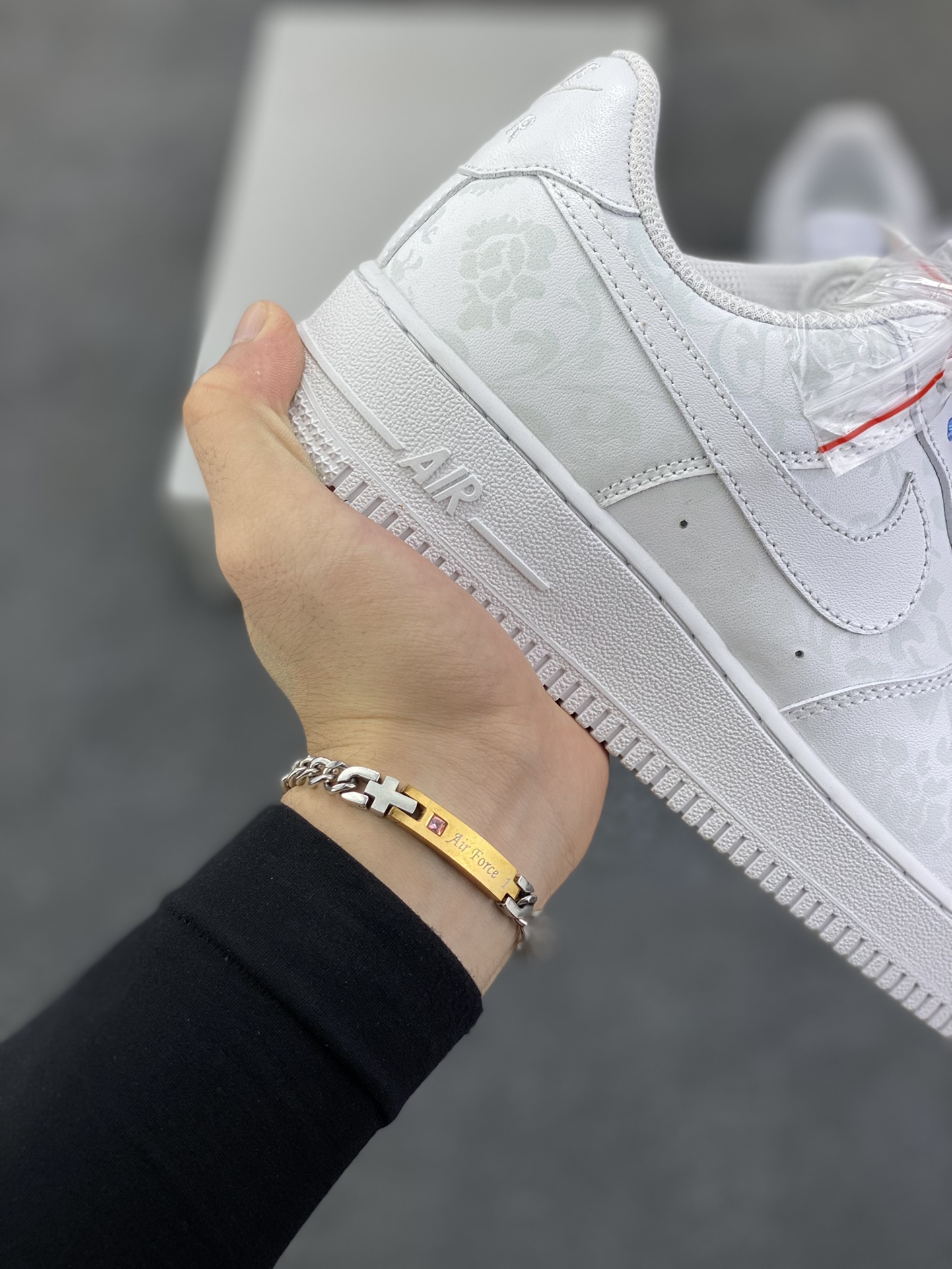 图片[6]-福利特价 Air Force 1 Nike Low 青花瓷 原楦头原纸板 打造纯正空军版型 专注外贸渠道 全掌内置蜂窝气垫 #原盒配件 原厂中底钢印、拉帮完美 货号：CW2288-111 尺码：36 36.5 37.5 38 38.5 39 40 40.5 41 42 42.5 43 44 44.5 45-选品中心