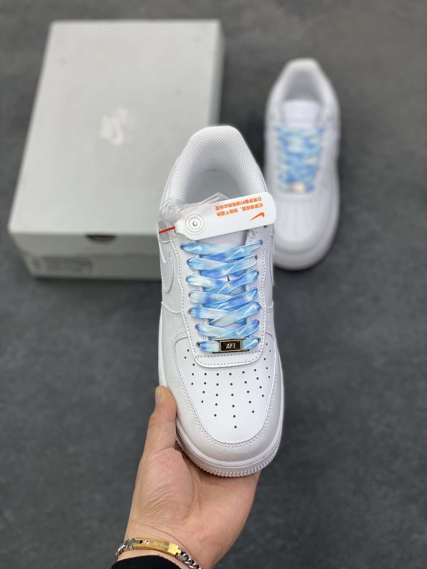 图片[2]-福利特价 Air Force 1 Nike Low 青花瓷 原楦头原纸板 打造纯正空军版型 专注外贸渠道 全掌内置蜂窝气垫 #原盒配件 原厂中底钢印、拉帮完美 货号：CW2288-111 尺码：36 36.5 37.5 38 38.5 39 40 40.5 41 42 42.5 43 44 44.5 45-选品中心