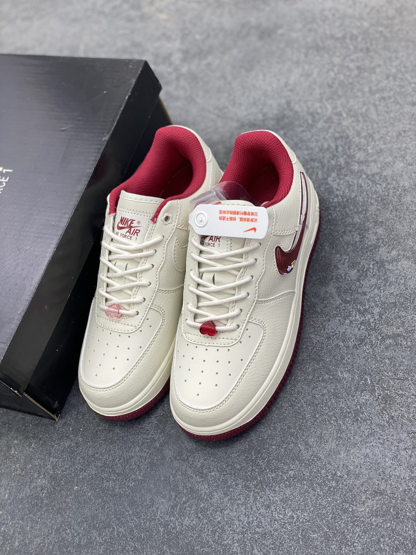 图片[8]-福利特价 Air Force 1 Nike Low 情人节 原楦头原纸板 打造纯正空军版型 专注外贸渠道 全掌内置蜂窝气垫 #原盒配件 原厂中底钢印、拉帮完美 货号：FZ5068-161 尺码：36 36.5 37.5 38 38.5 39 40 40.5 41 42 42.5 43 44 44.5 45-选品中心