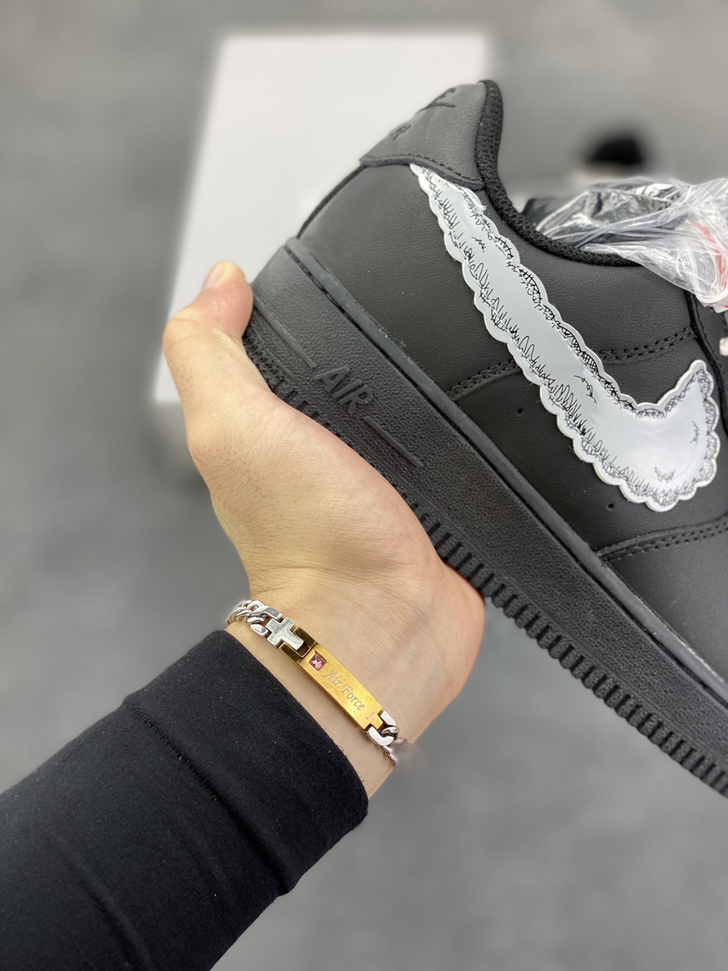图片[6]-福利特价 Nike Air Force 1 Low KAWS联名 空军一号低帮运动休闲板鞋 原楦头原纸板 打造纯正空军版型 专注外贸渠道 全掌内置蜂窝气垫 原盒配件 原厂中底钢印、拉帮完美 货号：CW2288-008 尺码：36 36.5 37.5 38 38.5 39 40 40.5 41 42 42.5 43 44 44.5 45-选品中心