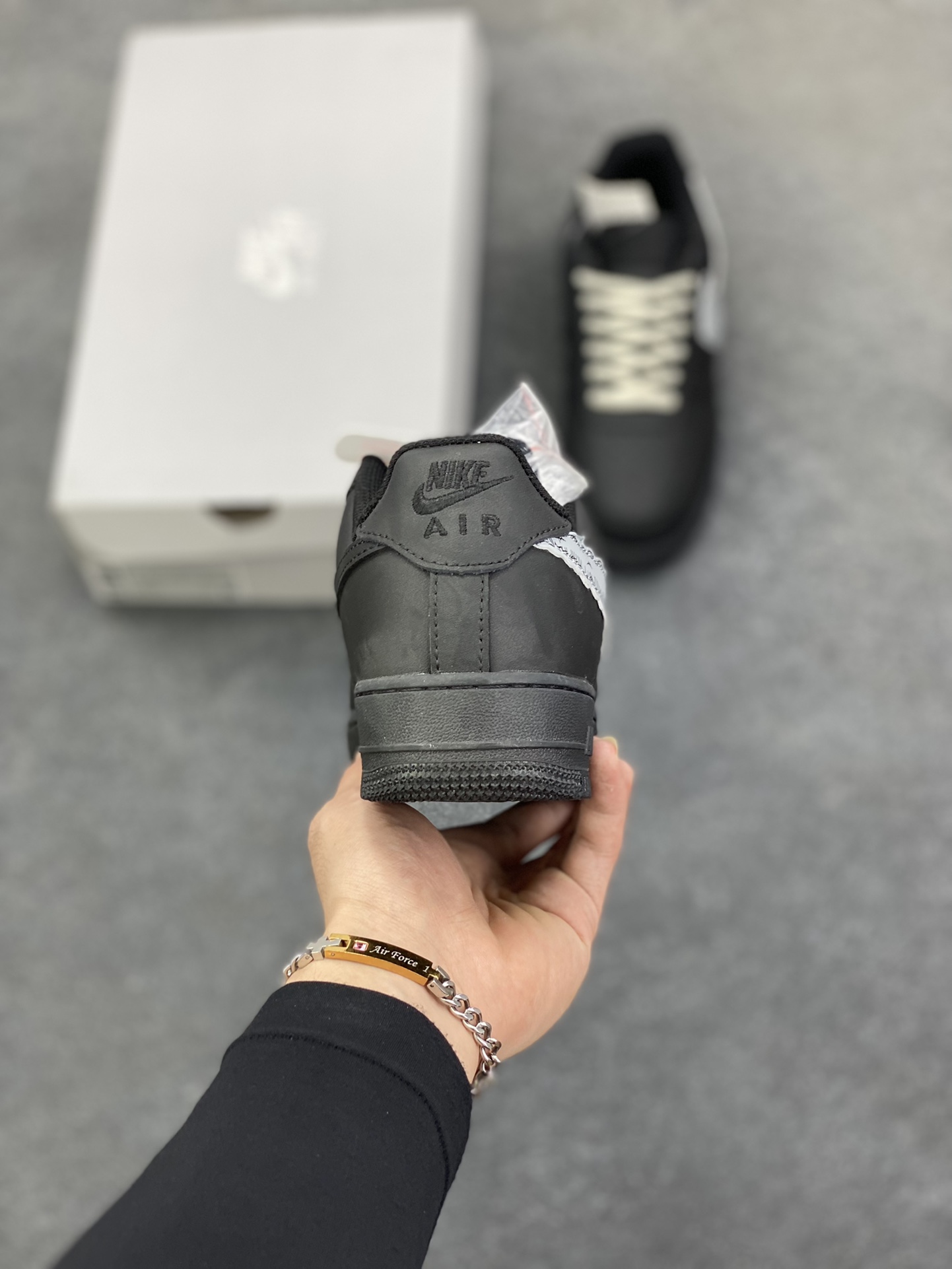 图片[4]-福利特价 Nike Air Force 1 Low KAWS联名 空军一号低帮运动休闲板鞋 原楦头原纸板 打造纯正空军版型 专注外贸渠道 全掌内置蜂窝气垫 原盒配件 原厂中底钢印、拉帮完美 货号：CW2288-008 尺码：36 36.5 37.5 38 38.5 39 40 40.5 41 42 42.5 43 44 44.5 45-选品中心