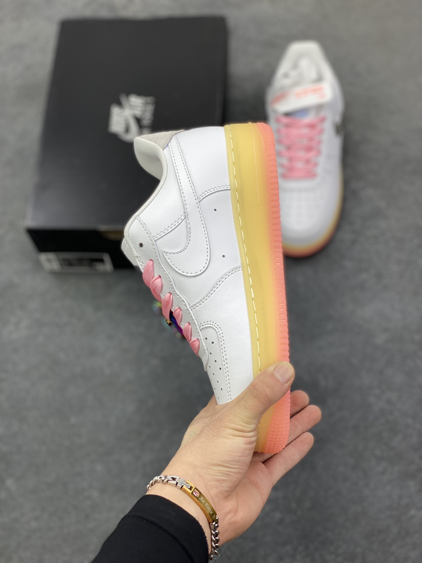 图片[3]-福利特价 Nk Air Force 1\’07 Low 镭射水晶 空军一号低帮休闲板鞋 原楦头原纸板 打造纯正空军版型#专注外贸渠道 全掌内置蜂窝气垫 #原盒配件 原厂中底钢印、拉帮完美 货号：FZ5741-191 尺码：36 36.5 37.5 38 38.5 39 40 40.5 41 42 42.5 43 44 44.5 45-选品中心