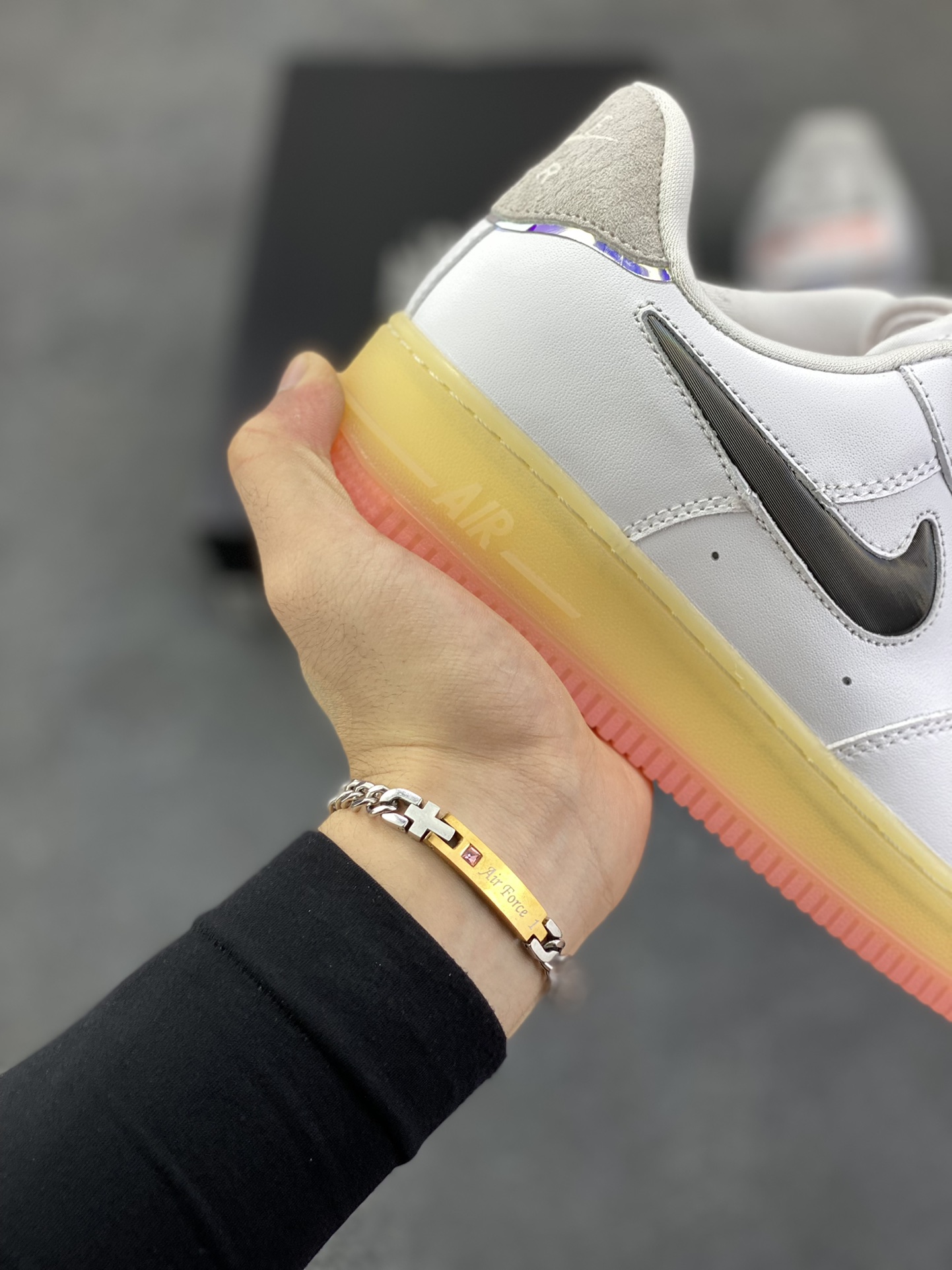 图片[6]-福利特价 Nk Air Force 1\’07 Low 镭射水晶 空军一号低帮休闲板鞋 原楦头原纸板 打造纯正空军版型#专注外贸渠道 全掌内置蜂窝气垫 #原盒配件 原厂中底钢印、拉帮完美 货号：FZ5741-191 尺码：36 36.5 37.5 38 38.5 39 40 40.5 41 42 42.5 43 44 44.5 45-选品中心