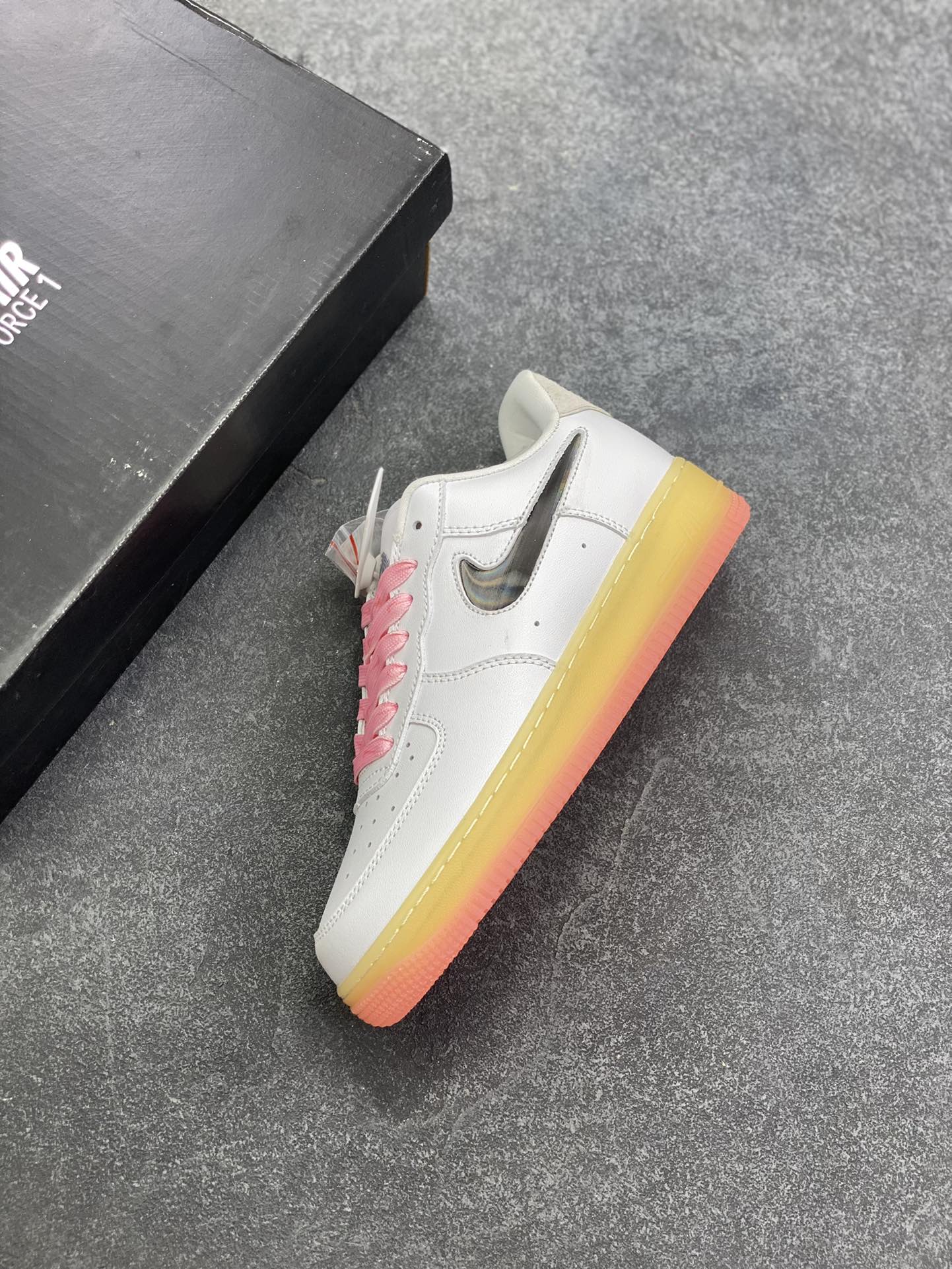 图片[7]-福利特价 Nk Air Force 1\’07 Low 镭射水晶 空军一号低帮休闲板鞋 原楦头原纸板 打造纯正空军版型#专注外贸渠道 全掌内置蜂窝气垫 #原盒配件 原厂中底钢印、拉帮完美 货号：FZ5741-191 尺码：36 36.5 37.5 38 38.5 39 40 40.5 41 42 42.5 43 44 44.5 45-选品中心