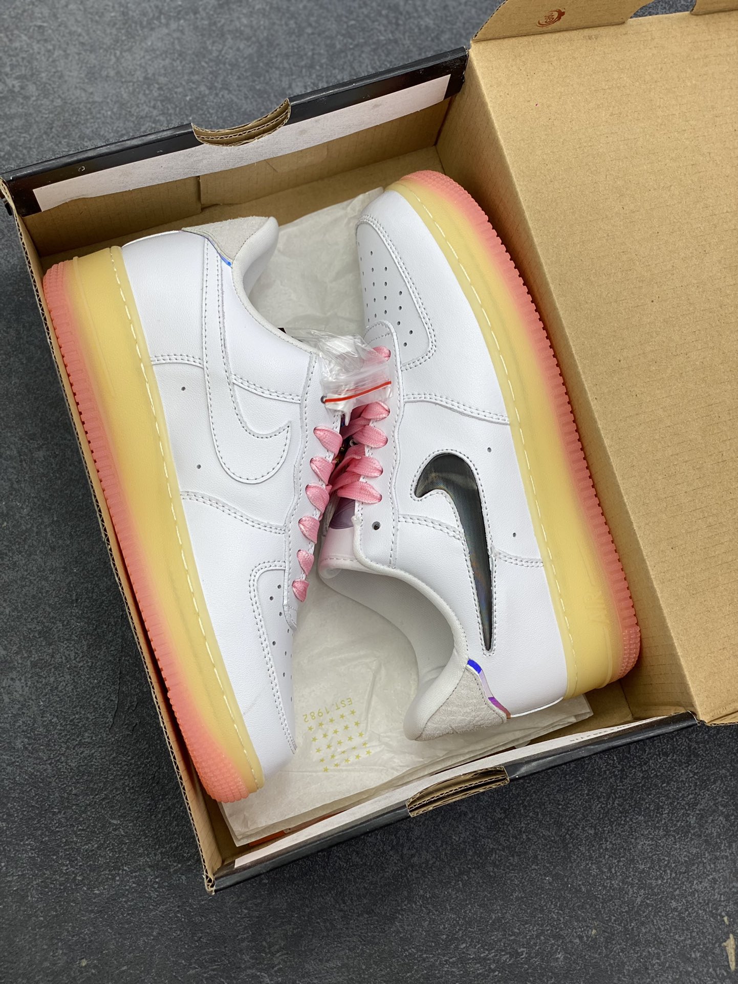 图片[9]-福利特价 Nk Air Force 1\’07 Low 镭射水晶 空军一号低帮休闲板鞋 原楦头原纸板 打造纯正空军版型#专注外贸渠道 全掌内置蜂窝气垫 #原盒配件 原厂中底钢印、拉帮完美 货号：FZ5741-191 尺码：36 36.5 37.5 38 38.5 39 40 40.5 41 42 42.5 43 44 44.5 45-选品中心