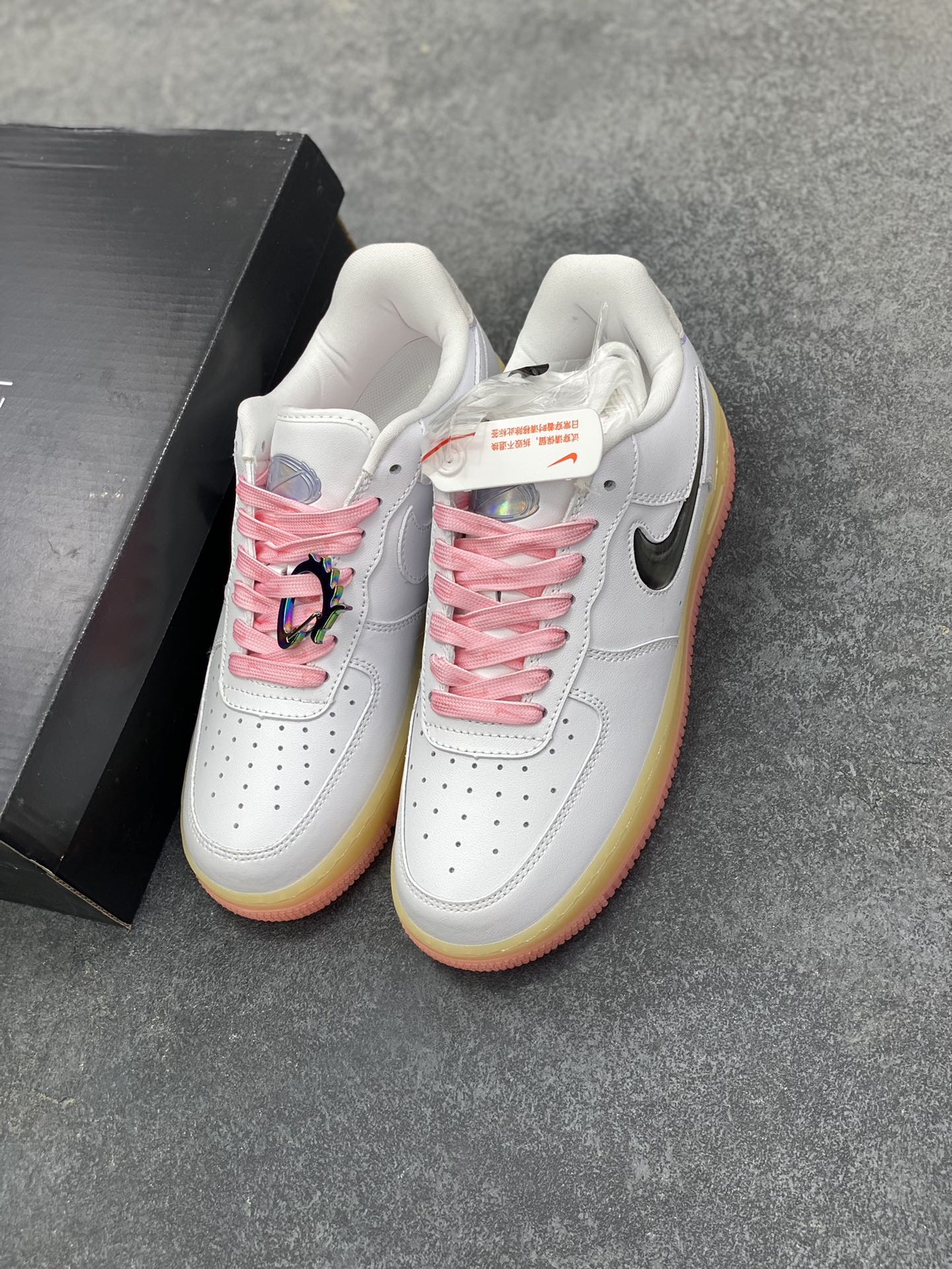 图片[8]-福利特价 Nk Air Force 1\’07 Low 镭射水晶 空军一号低帮休闲板鞋 原楦头原纸板 打造纯正空军版型#专注外贸渠道 全掌内置蜂窝气垫 #原盒配件 原厂中底钢印、拉帮完美 货号：FZ5741-191 尺码：36 36.5 37.5 38 38.5 39 40 40.5 41 42 42.5 43 44 44.5 45-选品中心