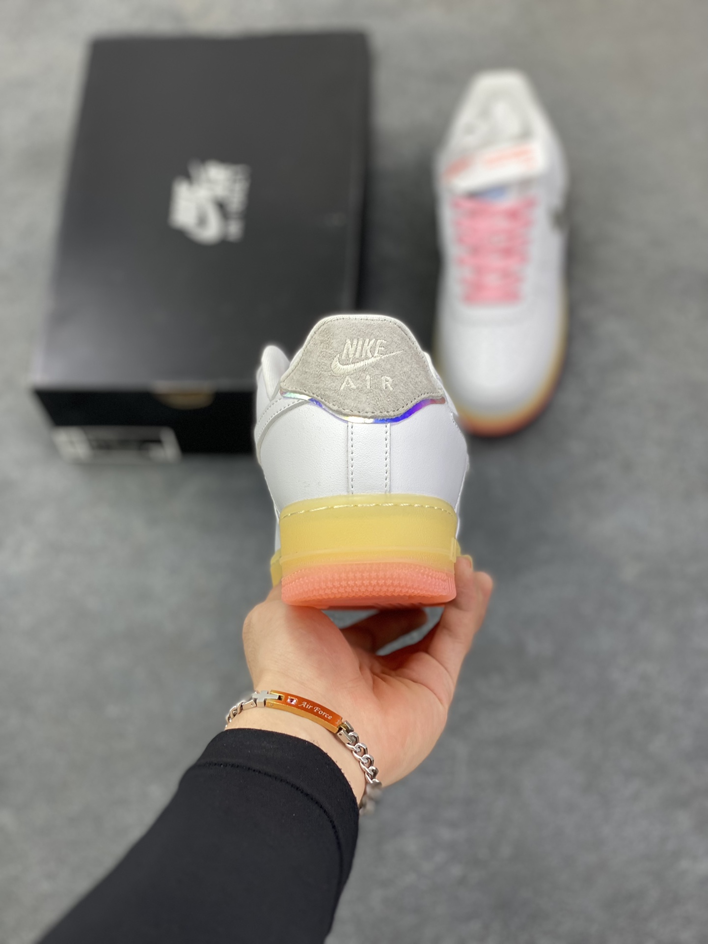 图片[4]-福利特价 Nk Air Force 1\’07 Low 镭射水晶 空军一号低帮休闲板鞋 原楦头原纸板 打造纯正空军版型#专注外贸渠道 全掌内置蜂窝气垫 #原盒配件 原厂中底钢印、拉帮完美 货号：FZ5741-191 尺码：36 36.5 37.5 38 38.5 39 40 40.5 41 42 42.5 43 44 44.5 45-选品中心