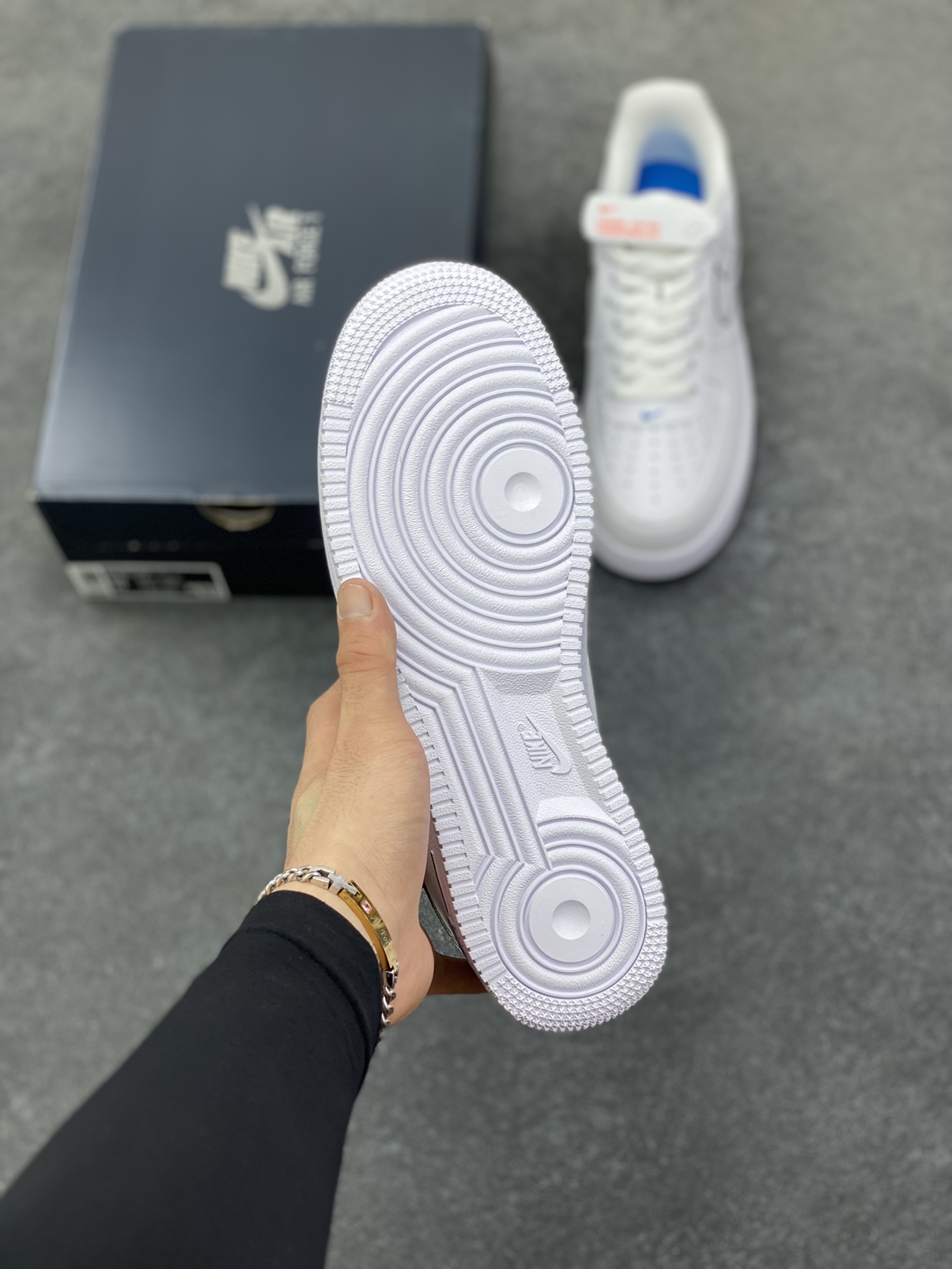 图片[5]-Air Force 1 Nike Low 米色 原楦头原纸板 打造纯正空军版型 专注外贸渠道 全掌内置蜂窝气垫 #原盒配件 原厂中底钢印、拉帮完美 货号：IB7677-100 尺码：36 36.5 37.5 38 38.5 39 40 40.5 41 42 42.5 43 44 44.5 45-选品中心