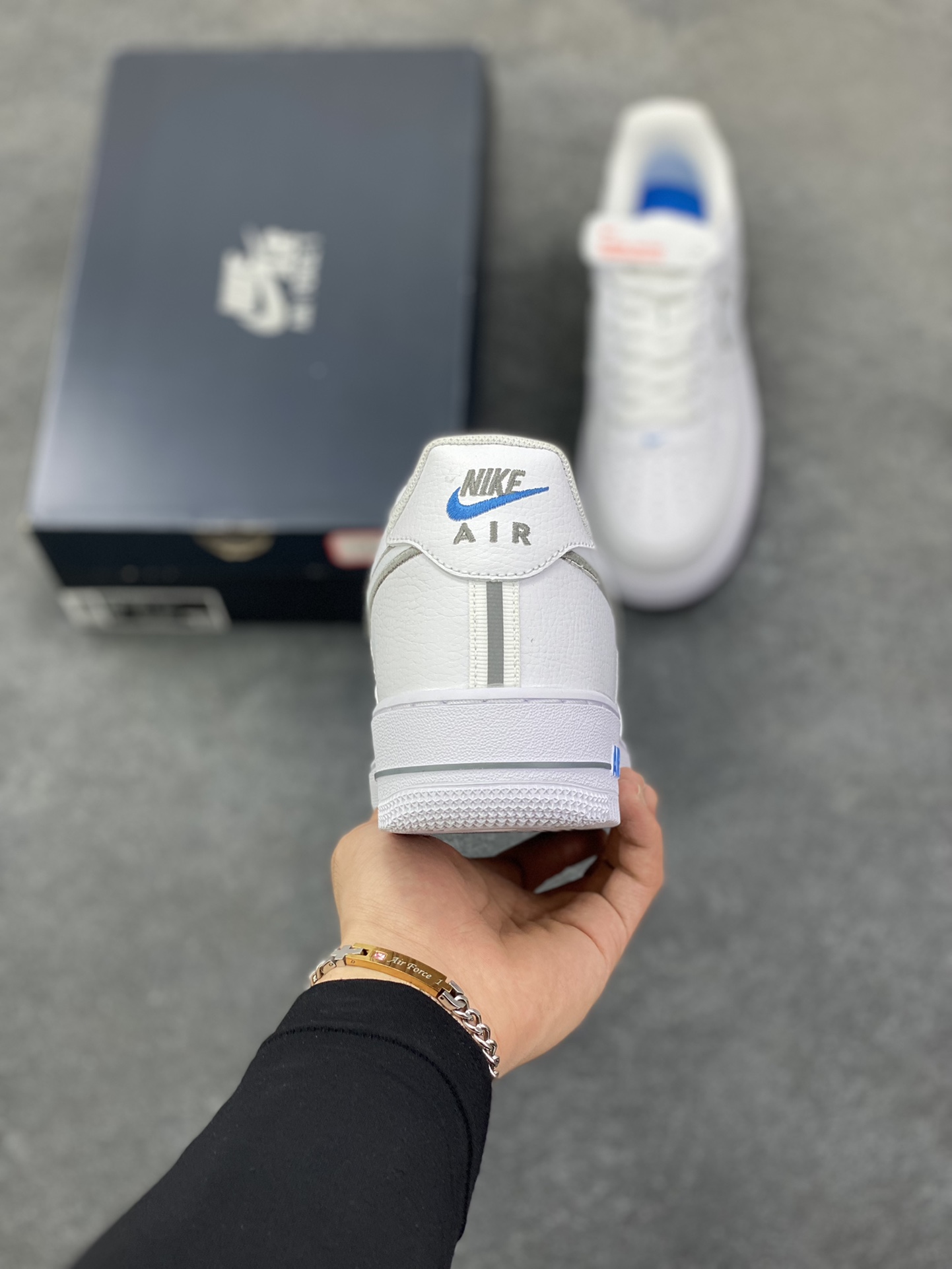 图片[4]-Air Force 1 Nike Low 米色 原楦头原纸板 打造纯正空军版型 专注外贸渠道 全掌内置蜂窝气垫 #原盒配件 原厂中底钢印、拉帮完美 货号：IB7677-100 尺码：36 36.5 37.5 38 38.5 39 40 40.5 41 42 42.5 43 44 44.5 45-选品中心