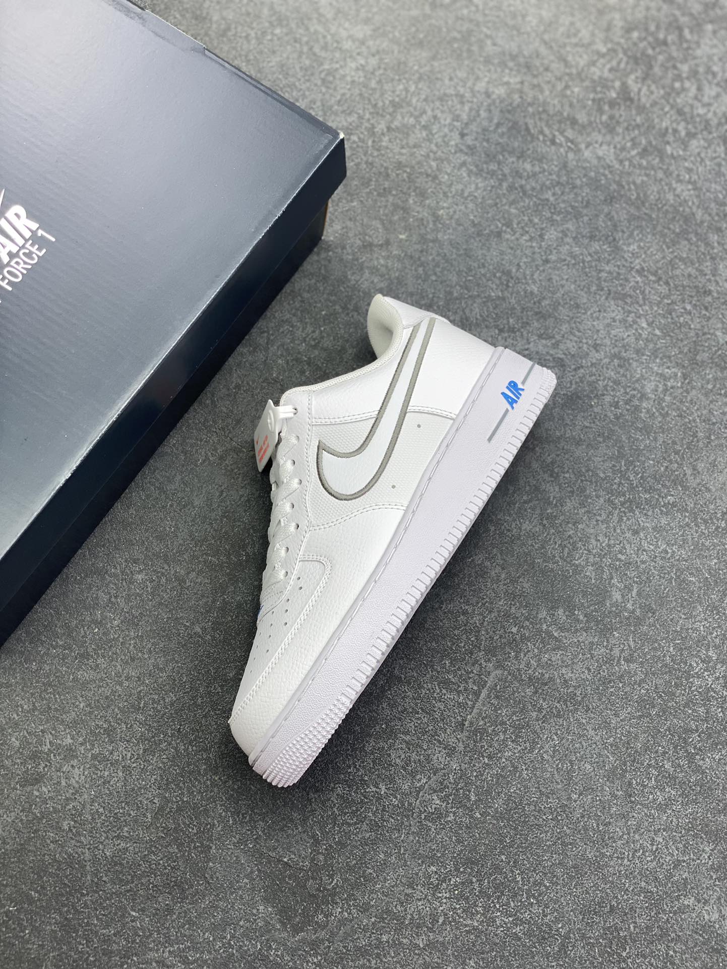 图片[7]-Air Force 1 Nike Low 米色 原楦头原纸板 打造纯正空军版型 专注外贸渠道 全掌内置蜂窝气垫 #原盒配件 原厂中底钢印、拉帮完美 货号：IB7677-100 尺码：36 36.5 37.5 38 38.5 39 40 40.5 41 42 42.5 43 44 44.5 45-选品中心