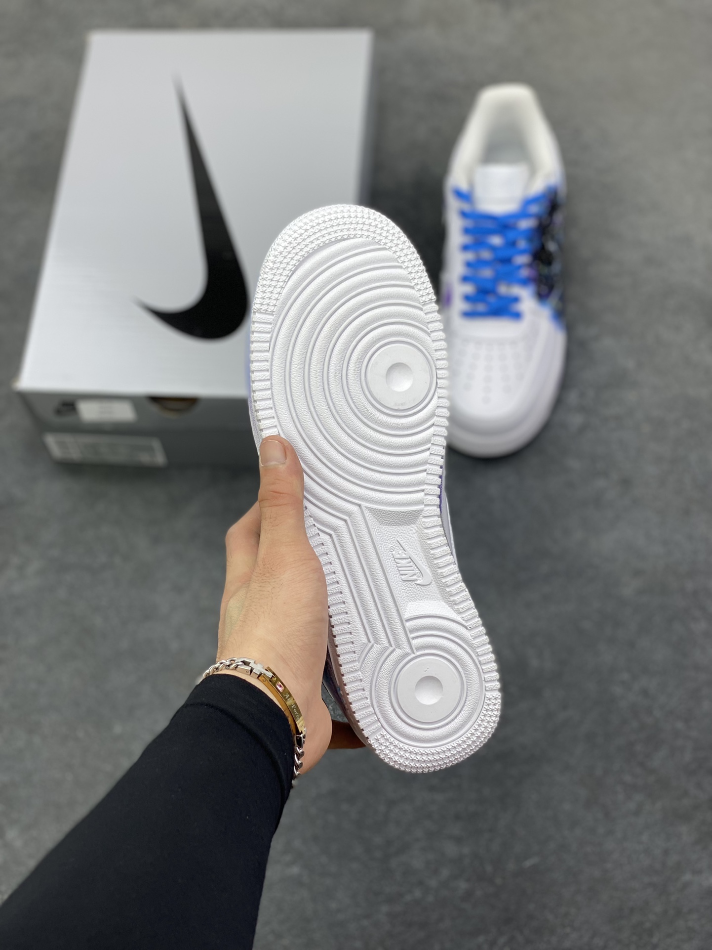 图片[5]-【定制球鞋】Nike Air Force 1 璀璨星辰 手绘 涂鸦 星空 舒适百搭 防滑 低帮 板鞋 男女同款 白蓝色折边针车 工艺难度大 原楦头原纸板 原装鞋盒 定制五金配件 内置全掌气垫 原厂鞋底 货号：CW2288-111 尺码：36 36.5 37.5 38 38.5 39 40 40.5 41 42 42.5 43 44 44.5 45-选品中心