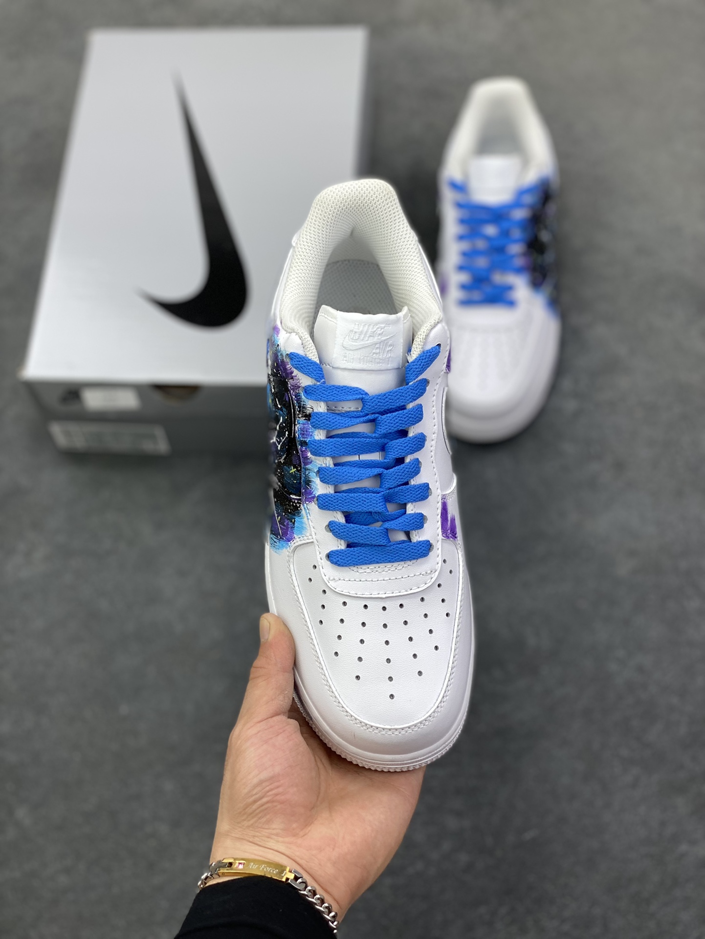 图片[2]-【定制球鞋】Nike Air Force 1 璀璨星辰 手绘 涂鸦 星空 舒适百搭 防滑 低帮 板鞋 男女同款 白蓝色折边针车 工艺难度大 原楦头原纸板 原装鞋盒 定制五金配件 内置全掌气垫 原厂鞋底 货号：CW2288-111 尺码：36 36.5 37.5 38 38.5 39 40 40.5 41 42 42.5 43 44 44.5 45-选品中心