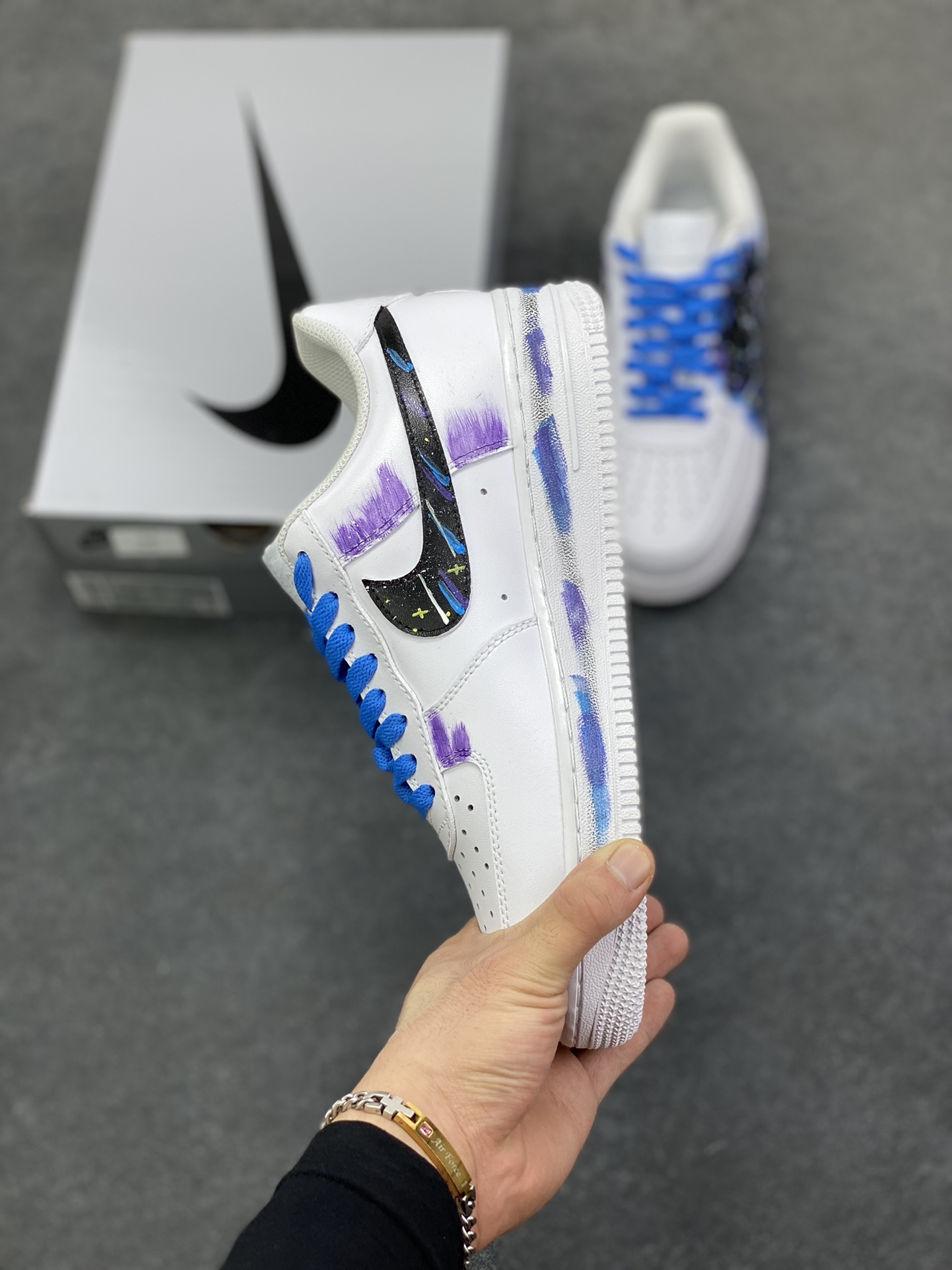 图片[3]-【定制球鞋】Nike Air Force 1 璀璨星辰 手绘 涂鸦 星空 舒适百搭 防滑 低帮 板鞋 男女同款 白蓝色折边针车 工艺难度大 原楦头原纸板 原装鞋盒 定制五金配件 内置全掌气垫 原厂鞋底 货号：CW2288-111 尺码：36 36.5 37.5 38 38.5 39 40 40.5 41 42 42.5 43 44 44.5 45-选品中心