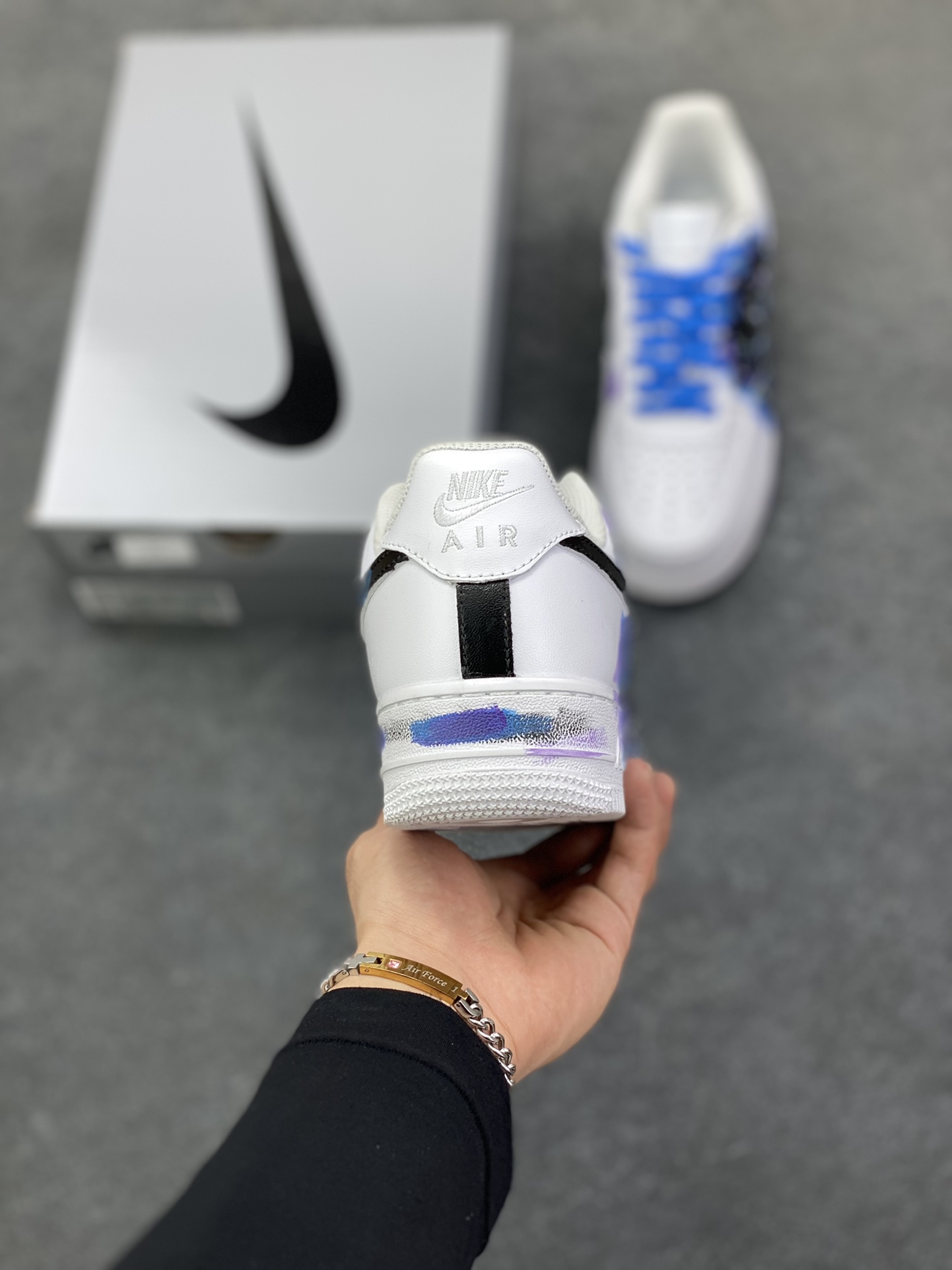 图片[4]-【定制球鞋】Nike Air Force 1 璀璨星辰 手绘 涂鸦 星空 舒适百搭 防滑 低帮 板鞋 男女同款 白蓝色折边针车 工艺难度大 原楦头原纸板 原装鞋盒 定制五金配件 内置全掌气垫 原厂鞋底 货号：CW2288-111 尺码：36 36.5 37.5 38 38.5 39 40 40.5 41 42 42.5 43 44 44.5 45-选品中心
