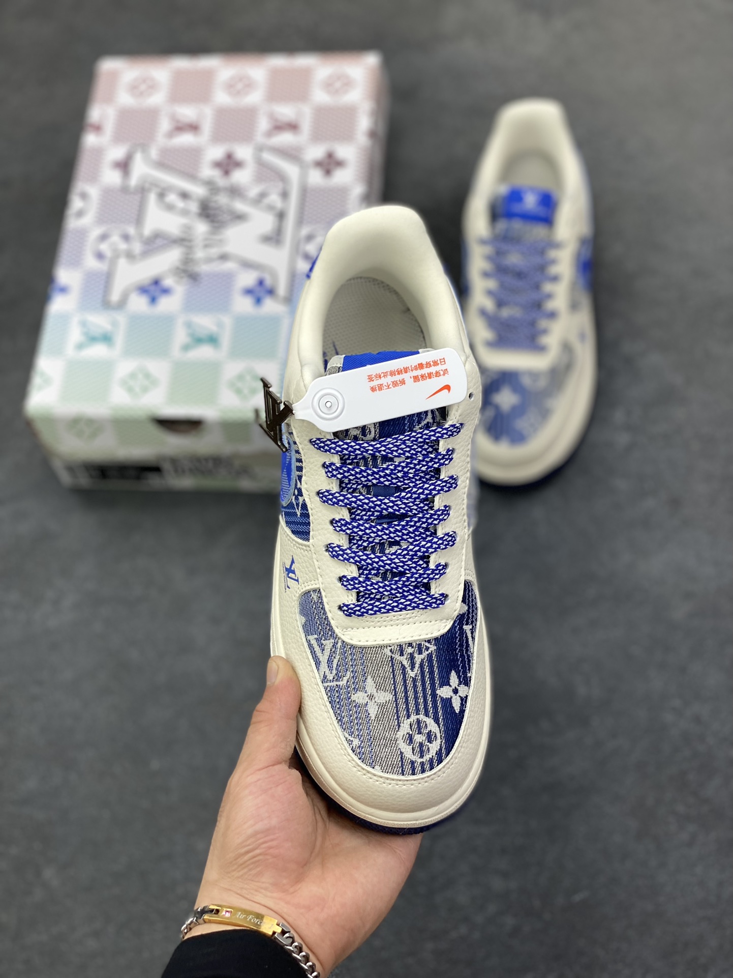 图片[2]-高端定制Nike Air Force 1 \’07 Low “路易威登LV联名— 米白蓝帆布印花” 高端定制 低帮休闲板鞋 定制鞋盒 大厂纯原品质出货 超高清洁度 皮料切割干净无任何毛边 细节完美 货号：XL1979-106 尺码：36 36.5 37.5 38 38.5 39 40 40.5 41 42 42.5 43 44 44.5 45-选品中心