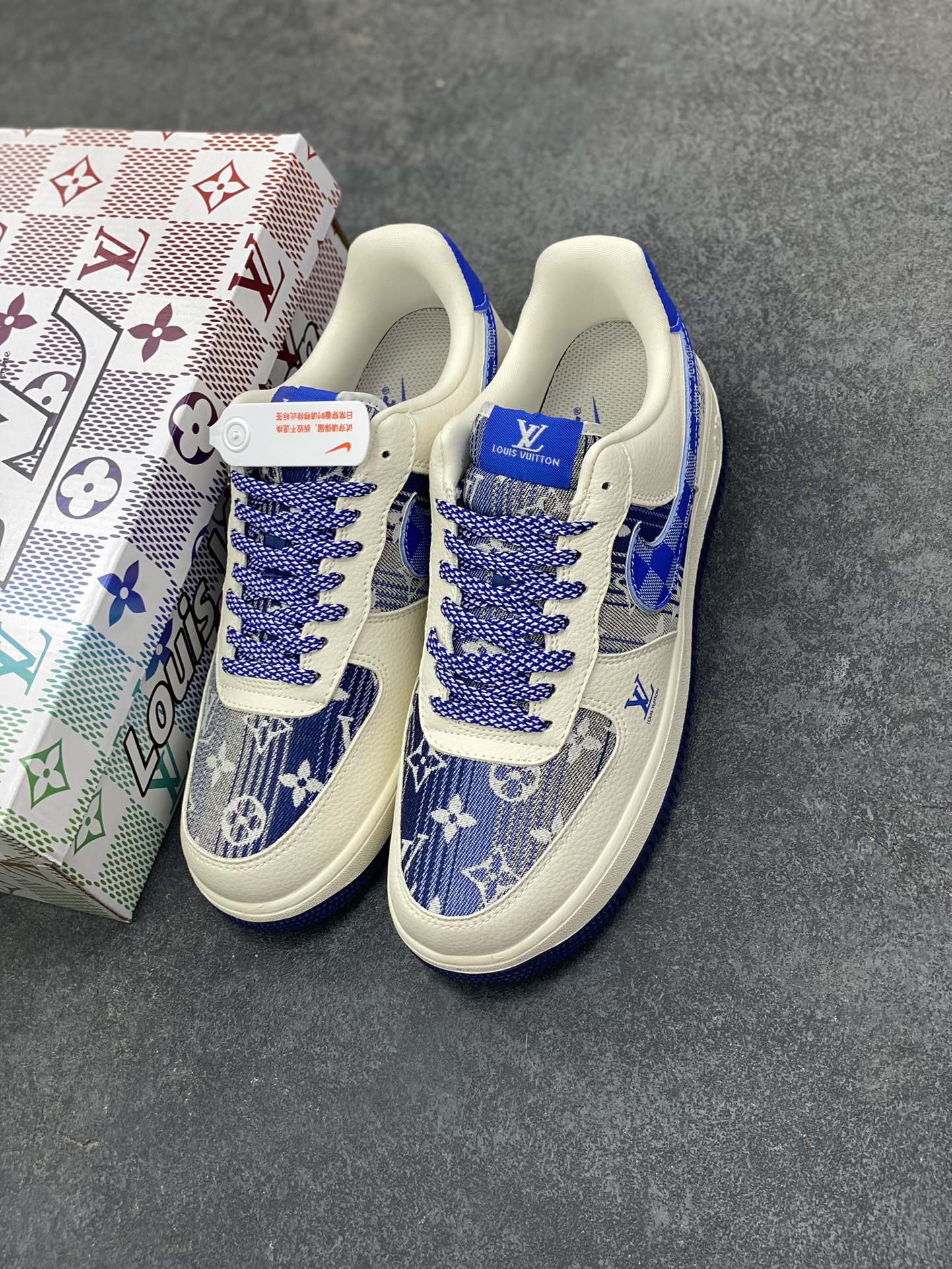 图片[8]-高端定制Nike Air Force 1 \’07 Low “路易威登LV联名— 米白蓝帆布印花” 高端定制 低帮休闲板鞋 定制鞋盒 大厂纯原品质出货 超高清洁度 皮料切割干净无任何毛边 细节完美 货号：XL1979-106 尺码：36 36.5 37.5 38 38.5 39 40 40.5 41 42 42.5 43 44 44.5 45-选品中心