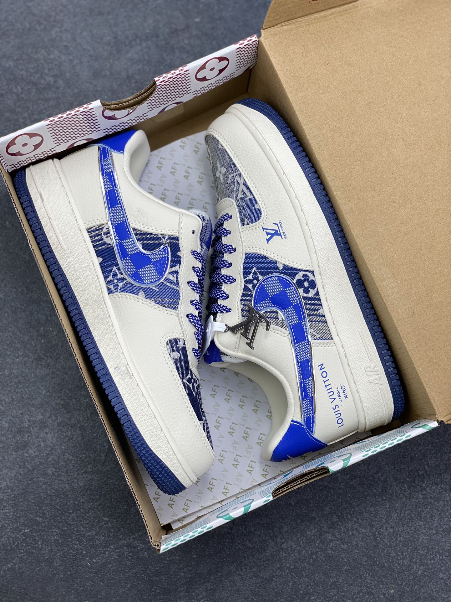 图片[9]-高端定制Nike Air Force 1 \’07 Low “路易威登LV联名— 米白蓝帆布印花” 高端定制 低帮休闲板鞋 定制鞋盒 大厂纯原品质出货 超高清洁度 皮料切割干净无任何毛边 细节完美 货号：XL1979-106 尺码：36 36.5 37.5 38 38.5 39 40 40.5 41 42 42.5 43 44 44.5 45-选品中心