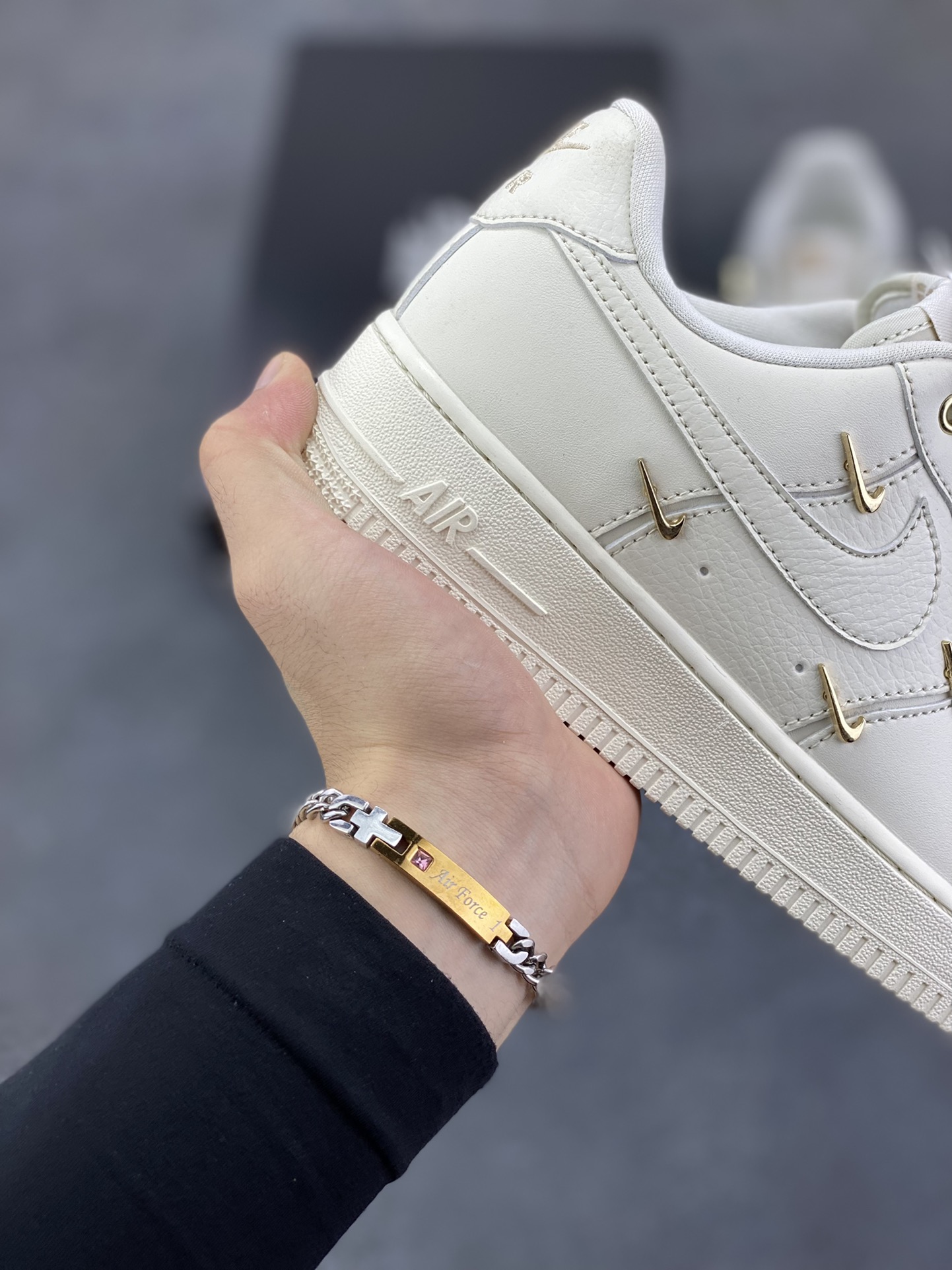 图片[6]-福利特价 Air Force 1 Nike Low 小金勾 原楦头原纸板 打造纯正空军版型 专注外贸渠道 全掌内置蜂窝气垫 #原盒配件 原厂中底钢印、拉帮完美 货号：FV3654-111 尺码：36 36.5 37.5 38 38.5 39 40 40.5 41 42 42.5 43 44 44.5 45-选品中心