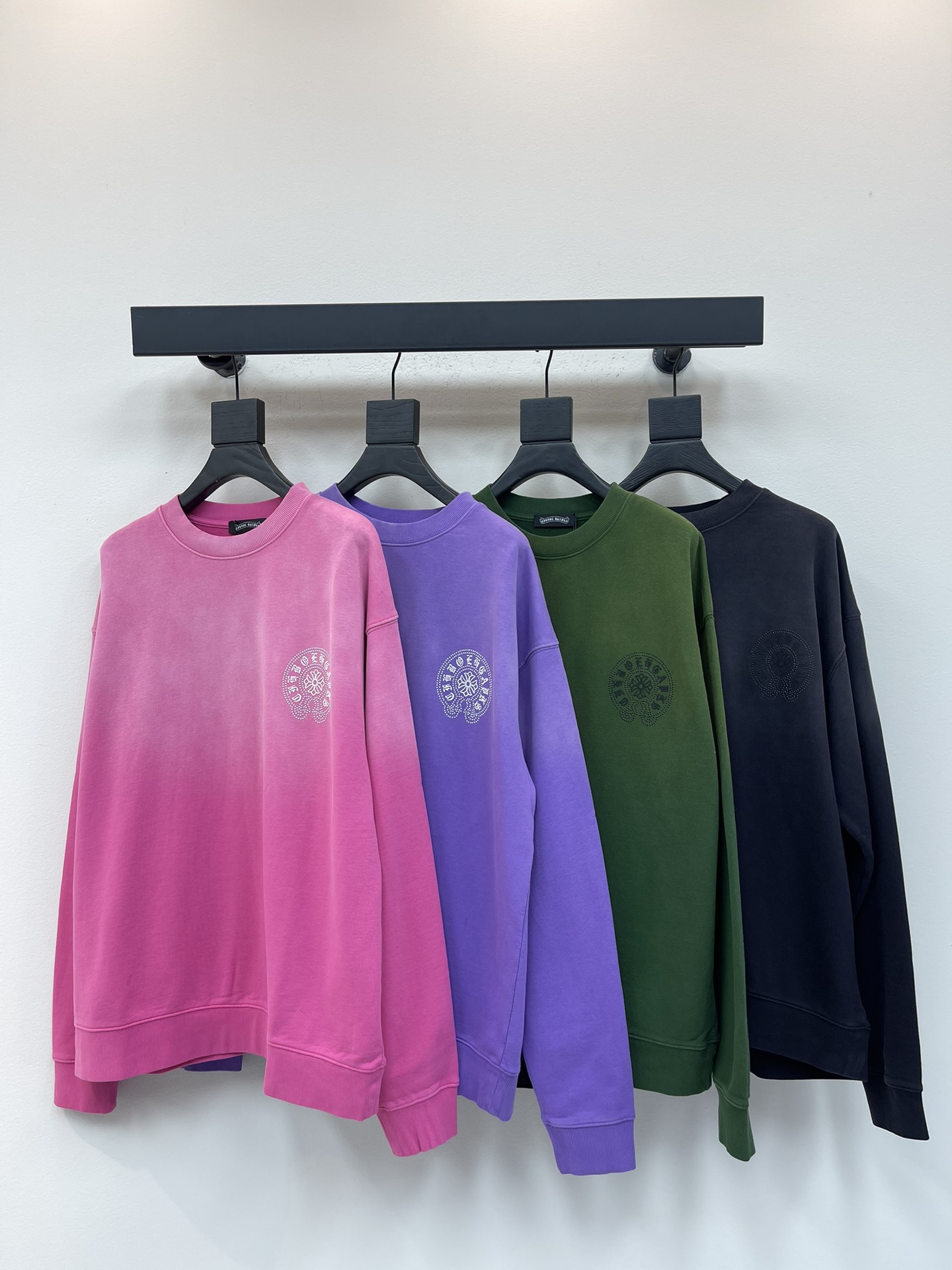 NO:500572,Chrome Heart* Sanskrit beading craftsmanship Original fabric Gaoke heavy round neck sweatshirt Custom made old washing fabric Very comfortable to touch, fashionable and personalized, super versatile and beautiful, very suitable for both men and women, essential models for people Size S-XL, Chrome hearts, Chrome hearts, hoodie, sweatshirts, alexander wang19860909Chrome Heart*克罗心梵文钉珠工艺 原版面料 高克重圆领卫衣 定制做旧洗水面料 手感非常舒服  时尚又个性 超级百搭好看的一款 男女都非常合适 人手必备款 尺码S-XL,,chrome hearts,chrome hearts,hoodie,sweatshirts,alexander wang,Women's clothing