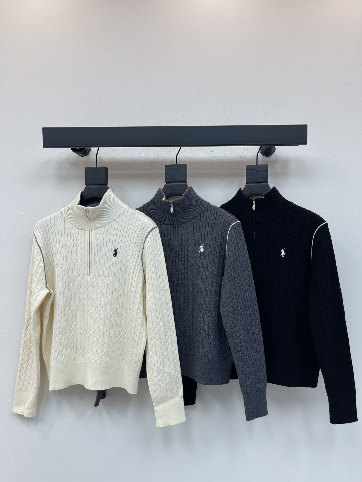 NO:501231,Ralph laure* Polo25 early autumn new pony embroidered half-zipper knitted sweater, cable knitting craftsmanship, pony embellishment on chest, half-high neck design, versatile autumn and winter style!  SML A, loro piano, sweaters, alexander wang19860909Ralph laure*拉夫Polo25早秋新款小马刺绣半拉链针织毛衣 绞花针织工艺 胸前小马标点缀 半高领设计 秋冬百搭款！SML A,,loro piana,sweaters,alexander wang,Women's clothing