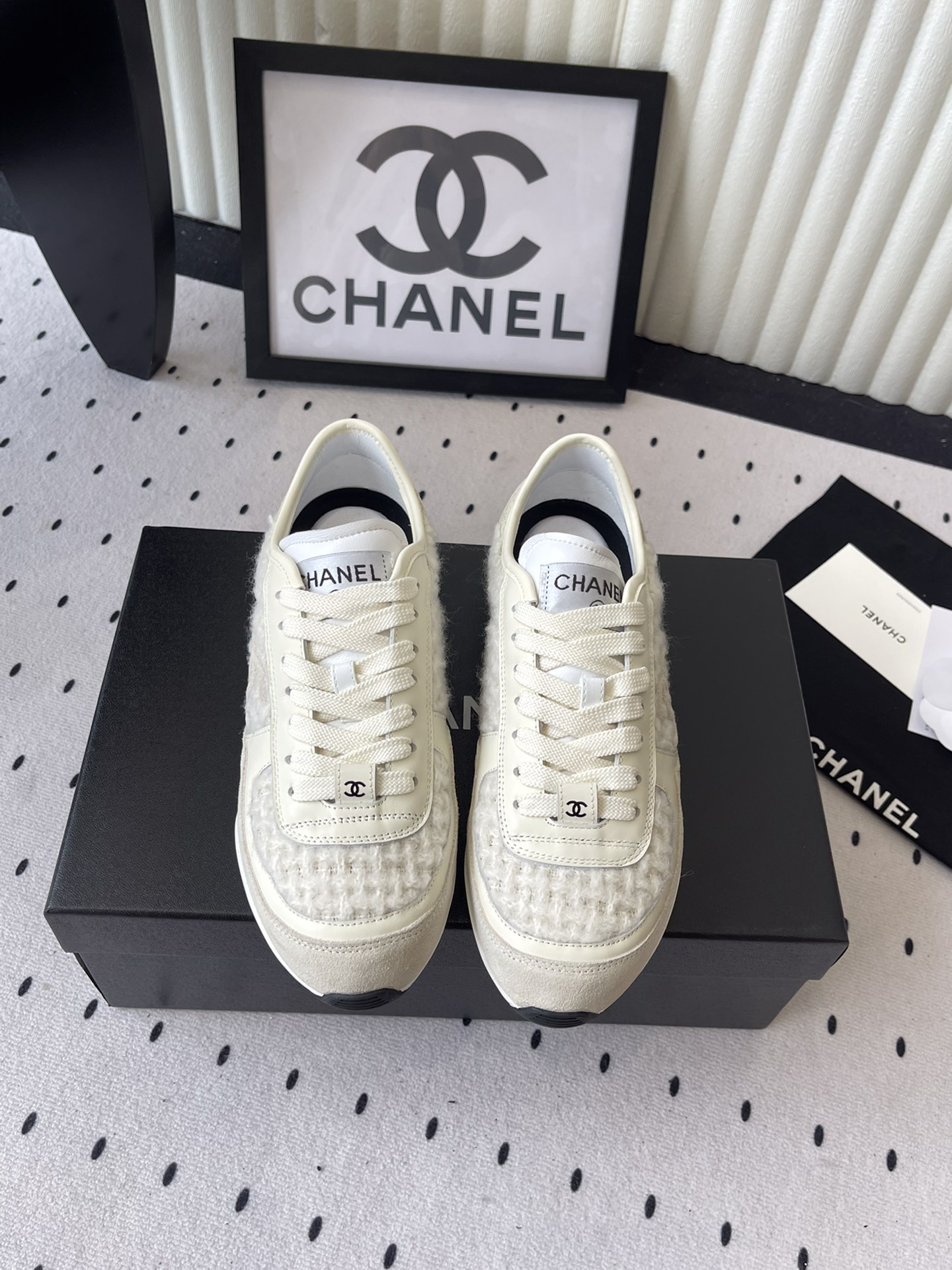 NO:484965,Chanel's new panda couple sneakers top version original purchase and development full of fashionable footwear The love of internet celebrity bloggers Super popular model Imported oil wax leather upper Sheepskin lining Original TPU outsole Size: 35-41, casual shoes/sports shoes, chanel, sneakers, sheepskin19860909Chanel新款熊猫情侣运动鞋 顶级版本 原版购入开发 上脚时髦感十足 网红博主的挚爱 超高人气款 进口油蜡皮鞋面 羊皮内里 原版TPU大底 Size: 35-41,休闲鞋/运动鞋,chanel,sneakers,sheepskin,Women's Shoes